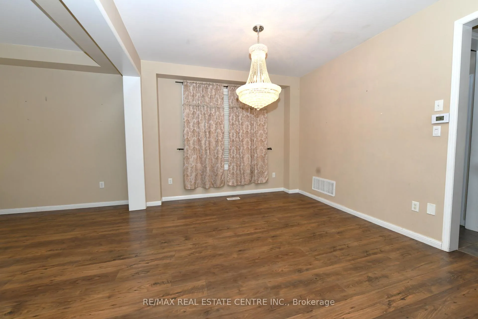 Photo 5 of 271 Baldwin Drive, Cambridge, Silver Heights — HOMEH