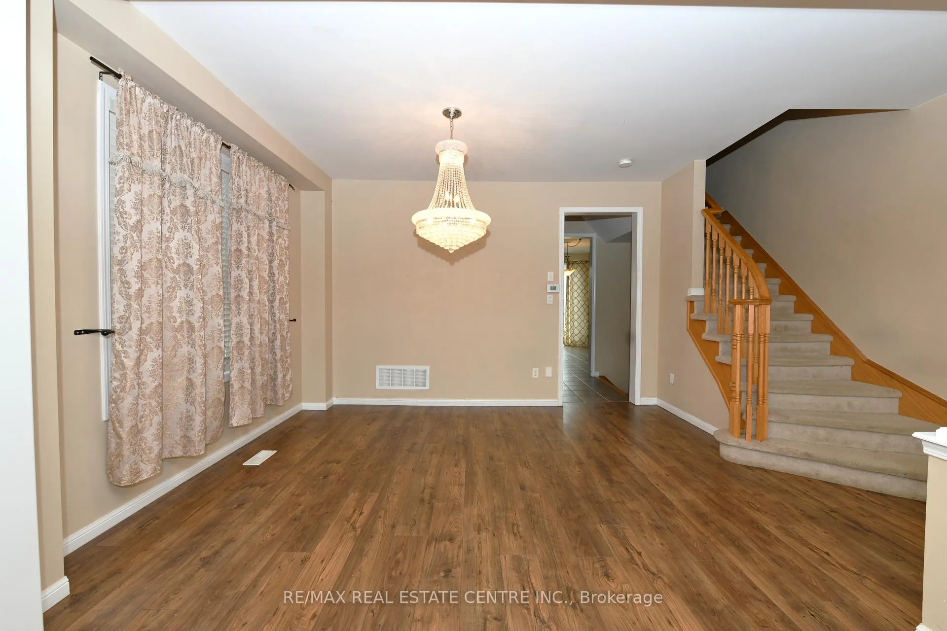 Photo 7 of 271 Baldwin Drive, Cambridge, Silver Heights — HOMEH