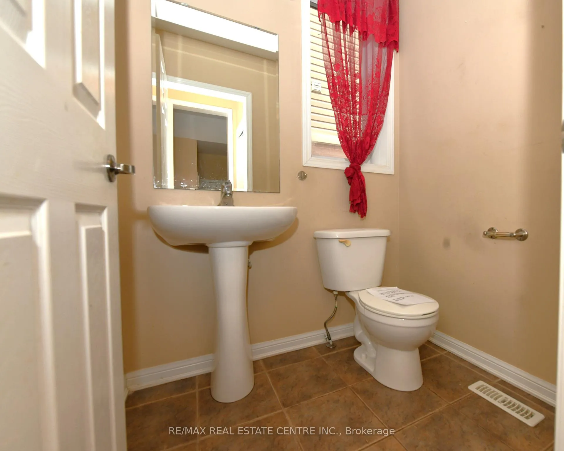 Photo 11 of 271 Baldwin Drive, Cambridge, Silver Heights — HOMEH