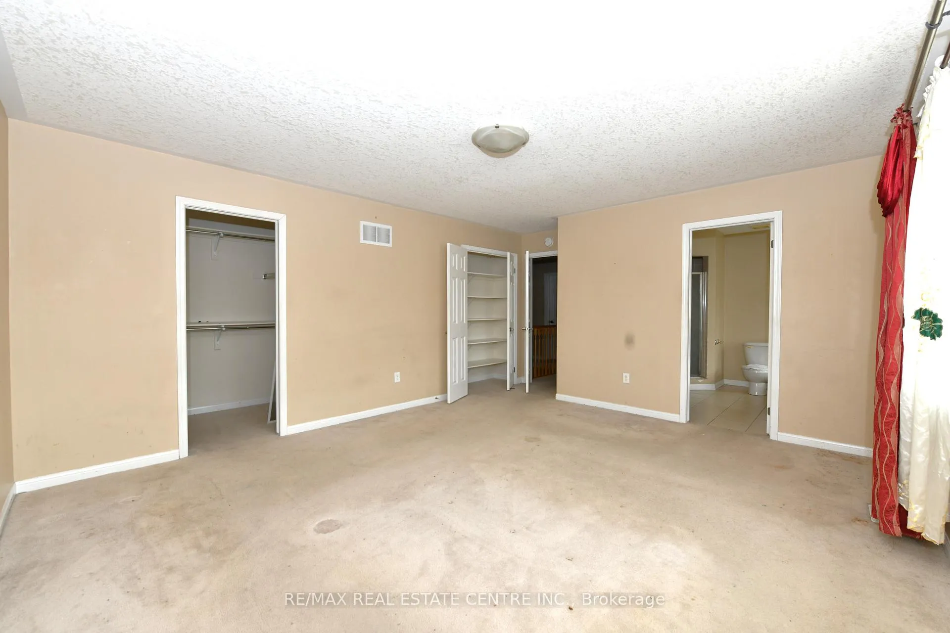 Photo 12 of 271 Baldwin Drive, Cambridge, Silver Heights — HOMEH