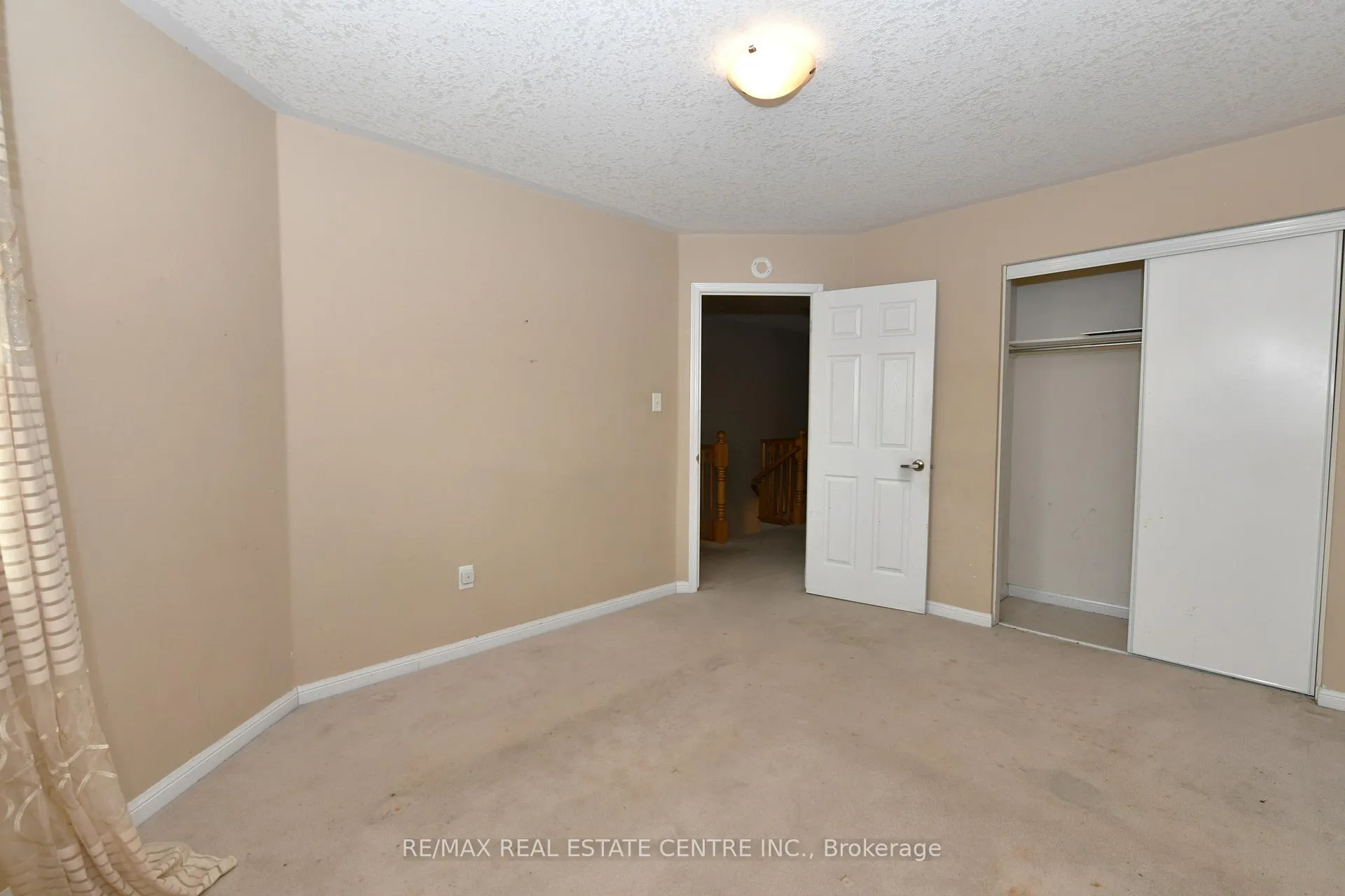 Photo 14 of 271 Baldwin Drive, Cambridge, Silver Heights — HOMEH