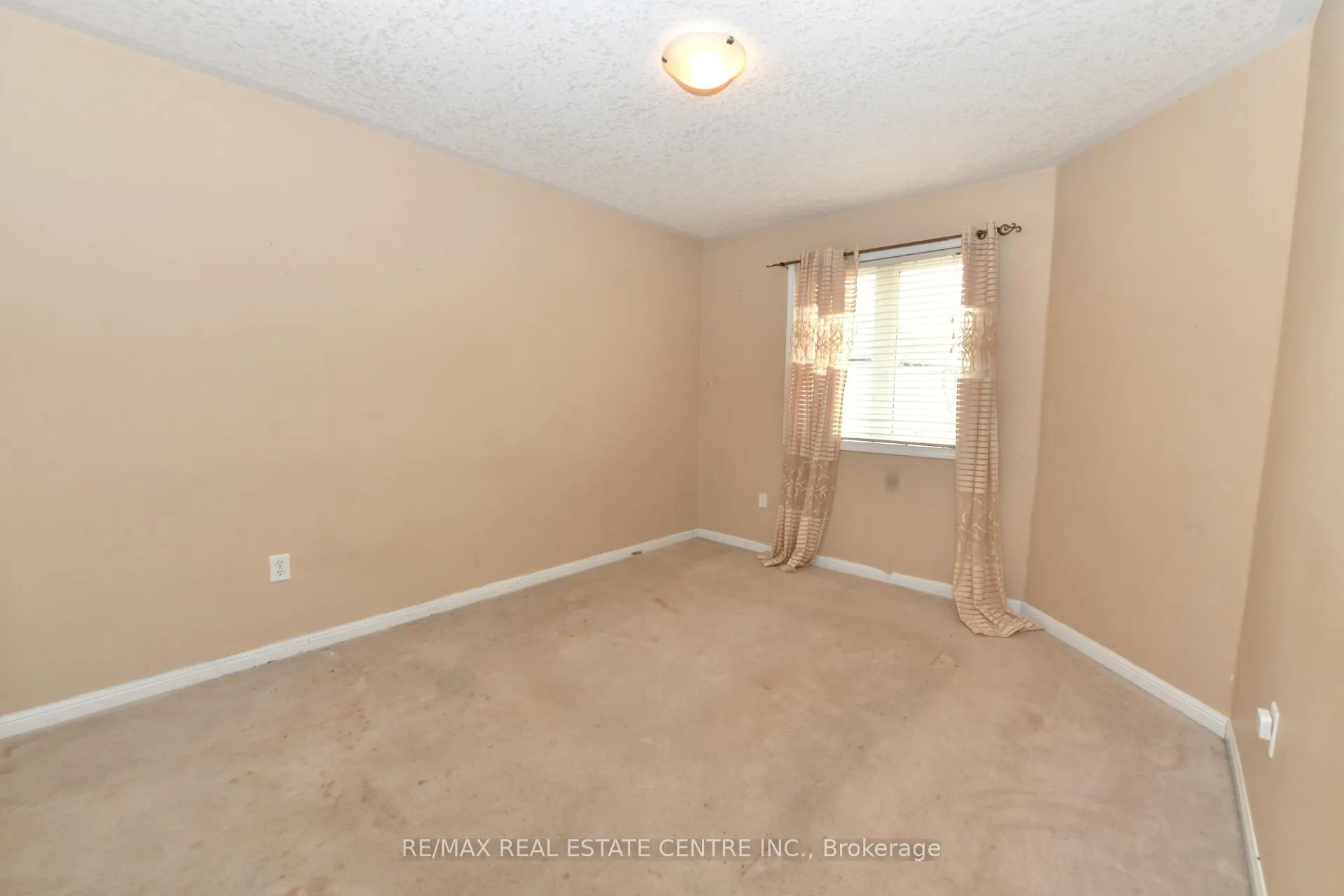 Photo 15 of 271 Baldwin Drive, Cambridge, Silver Heights — HOMEH
