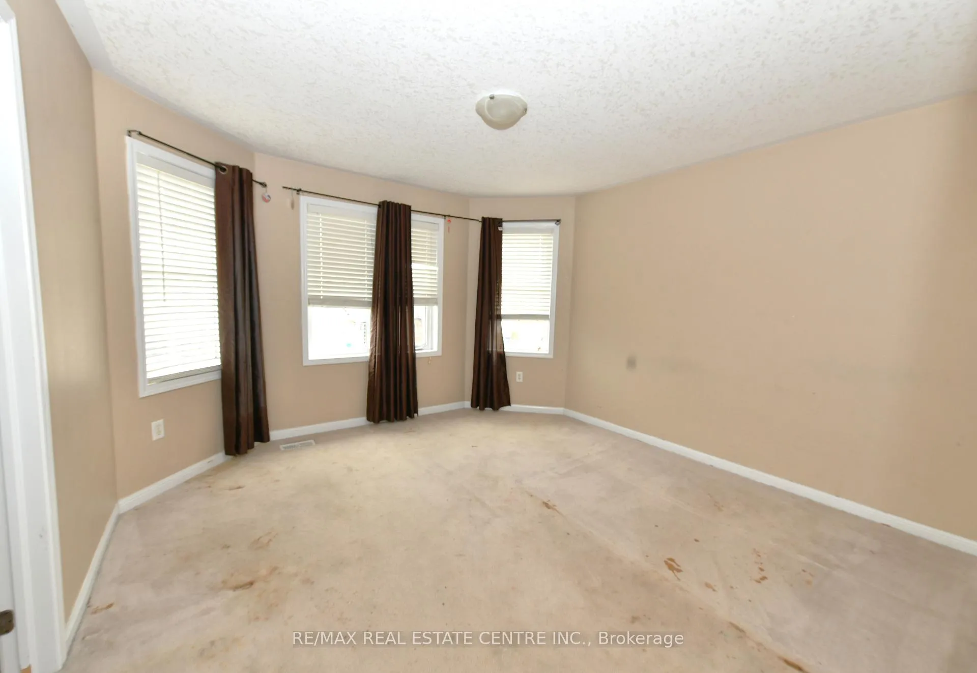 Photo 17 of 271 Baldwin Drive, Cambridge, Silver Heights — HOMEH