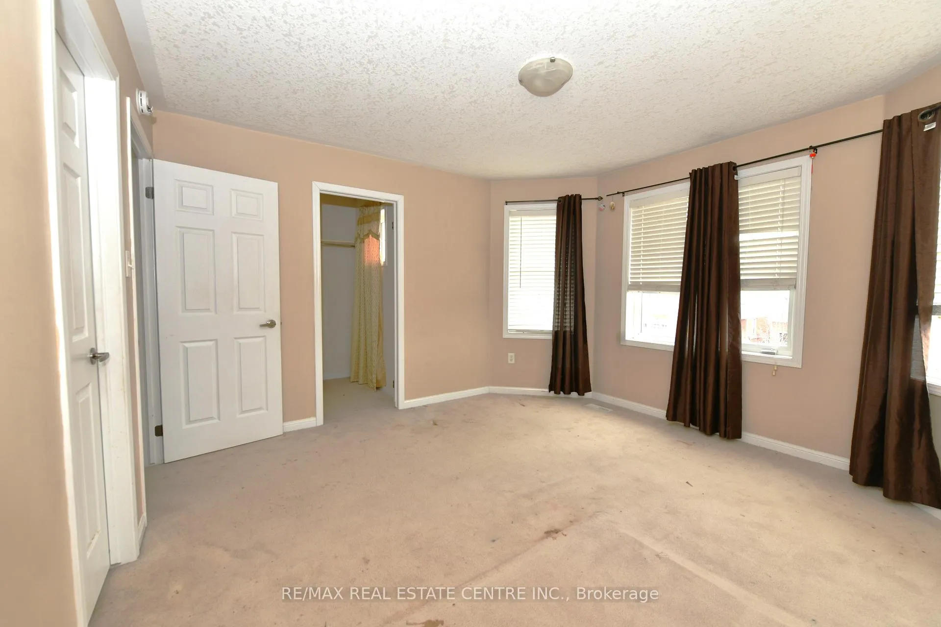 Photo 18 of 271 Baldwin Drive, Cambridge, Silver Heights — HOMEH