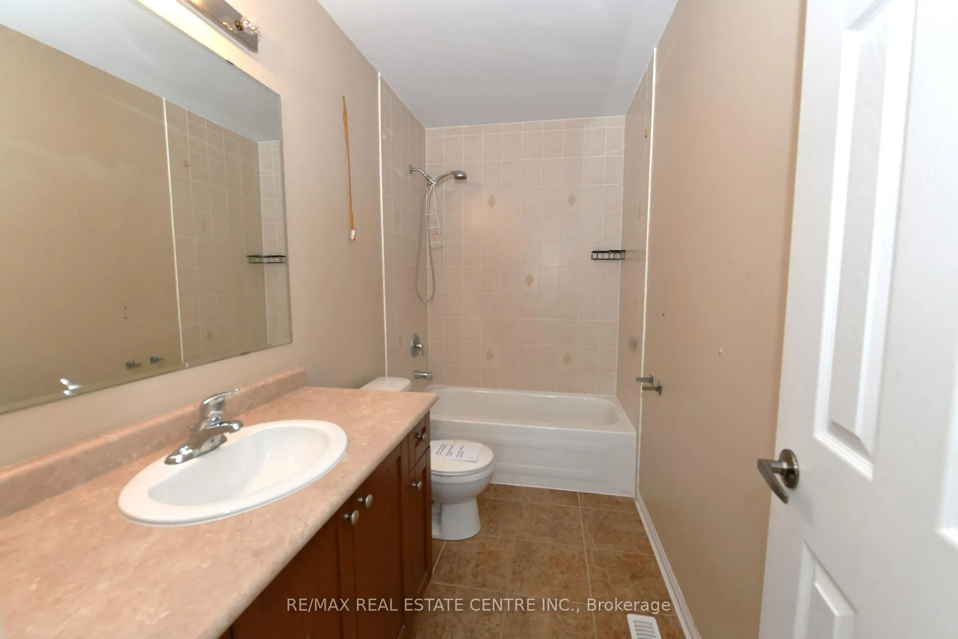 Photo 19 of 271 Baldwin Drive, Cambridge, Silver Heights — HOMEH