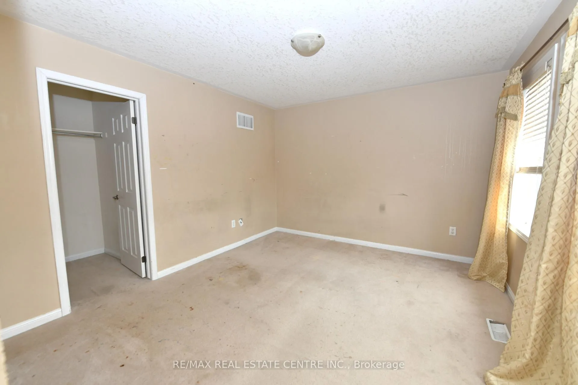 Photo 20 of 271 Baldwin Drive, Cambridge, Silver Heights — HOMEH