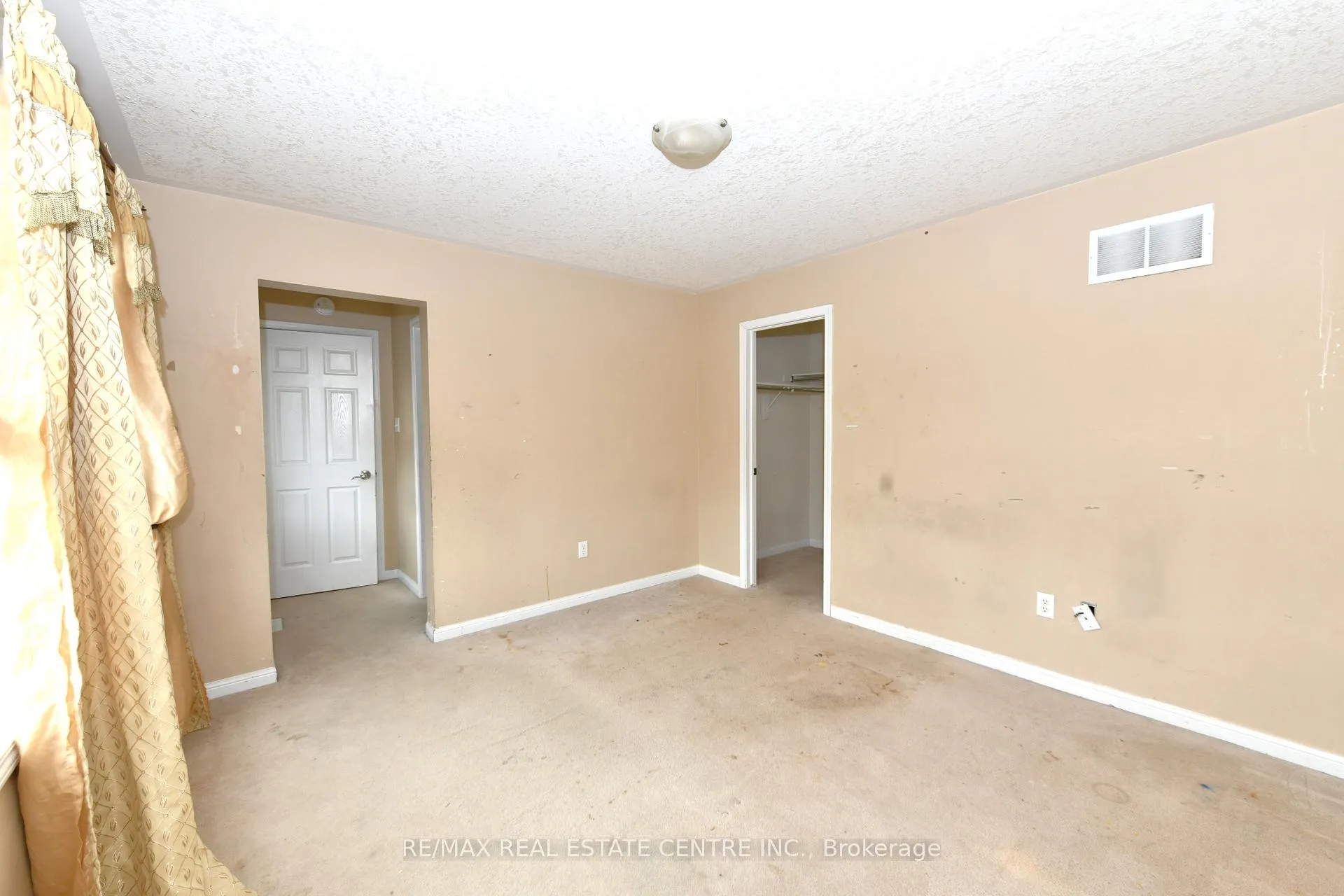 Photo 21 of 271 Baldwin Drive, Cambridge, Silver Heights — HOMEH