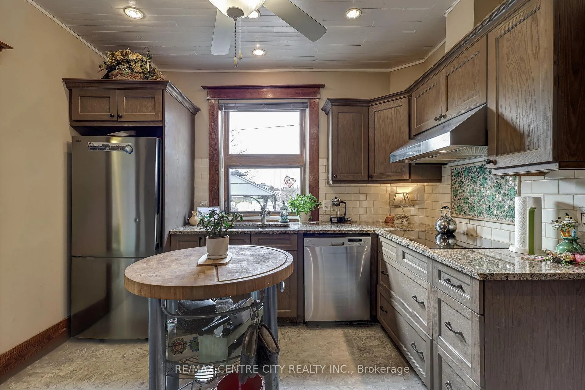 Photo 18 of 36 Wilson Avenue, St. Thomas — HOMEH