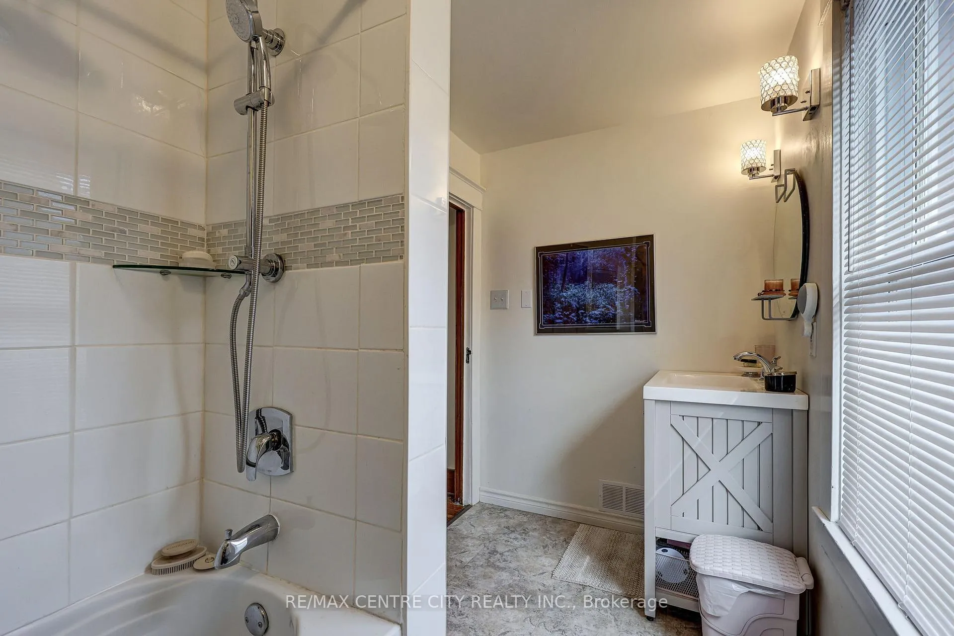 Photo 34 of 36 Wilson Avenue, St. Thomas — HOMEH