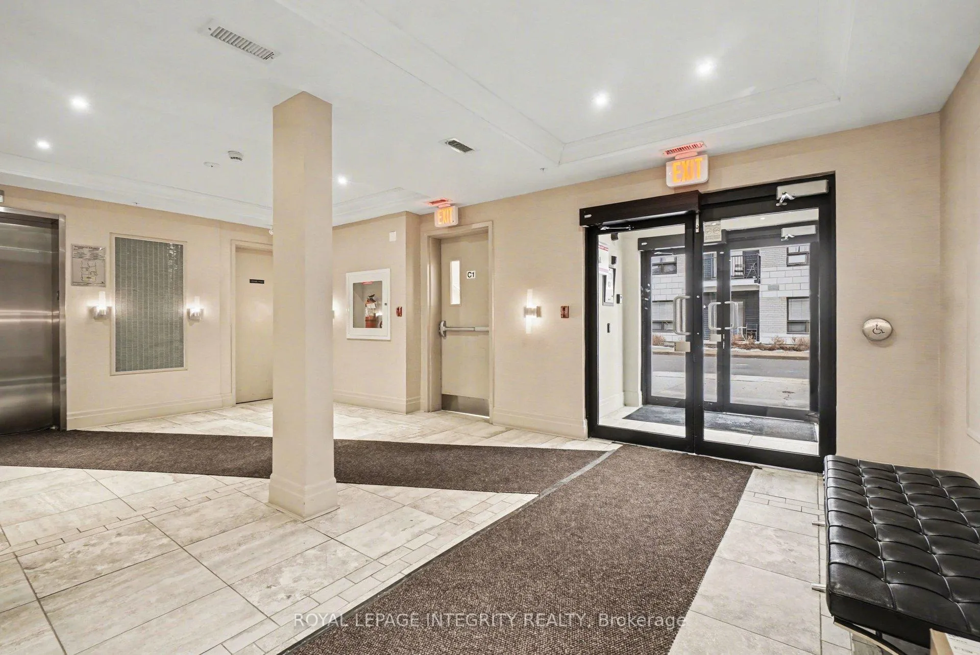 Photo 4 of Unit 201, 200 Winterfell Private, Ottawa, Hunt Club Park — HOMEH