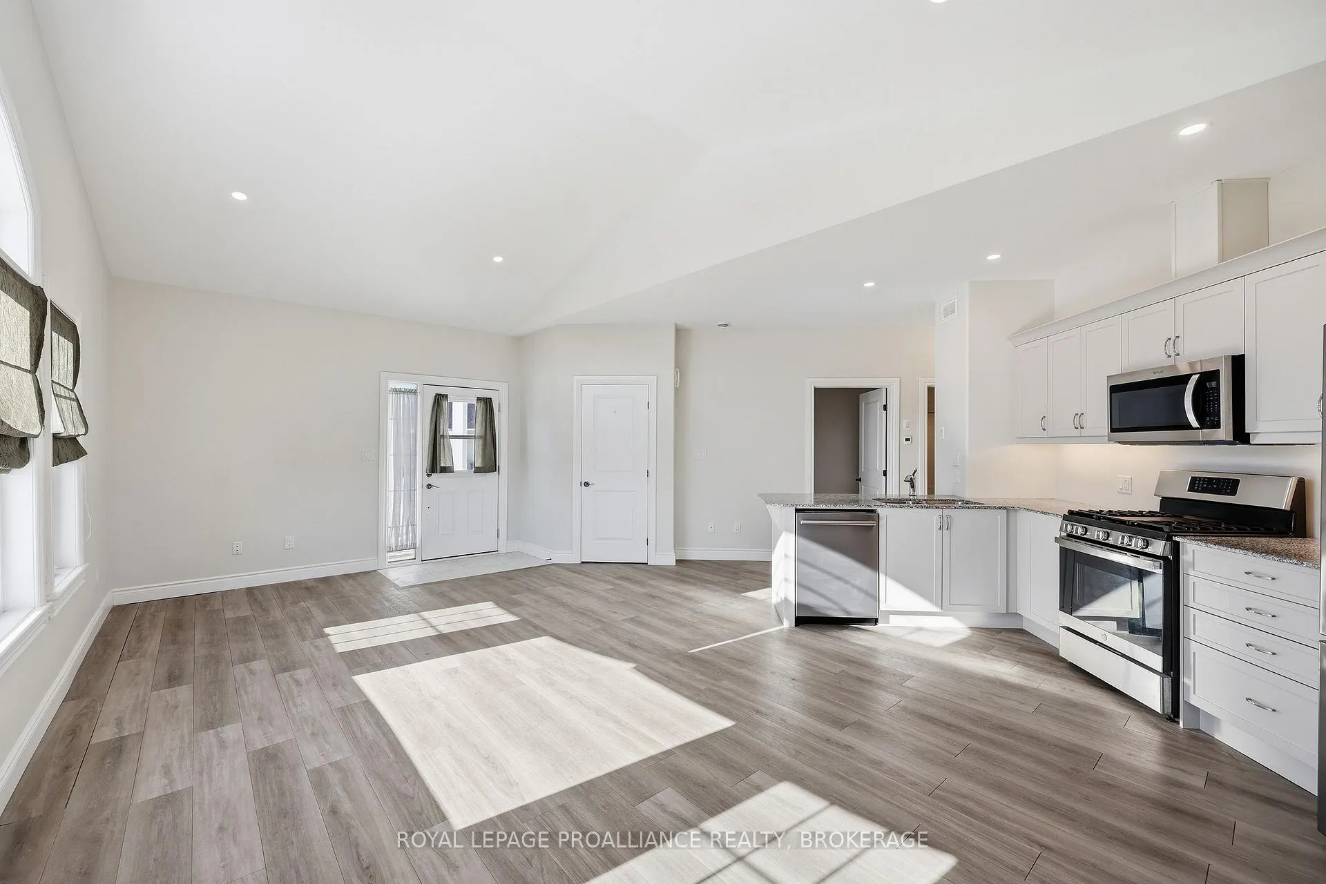 Photo 14 of Unit 49, 34 Lowry Place, Loyalist, Amherstview — HOMEH