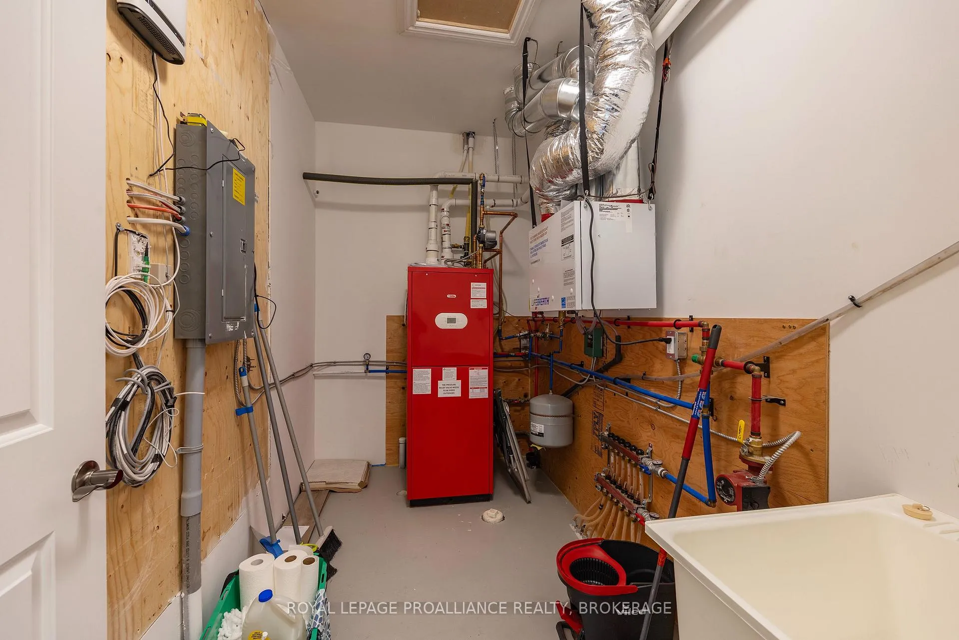 Photo 29 of Unit 49, 34 Lowry Place, Loyalist, Amherstview — HOMEH