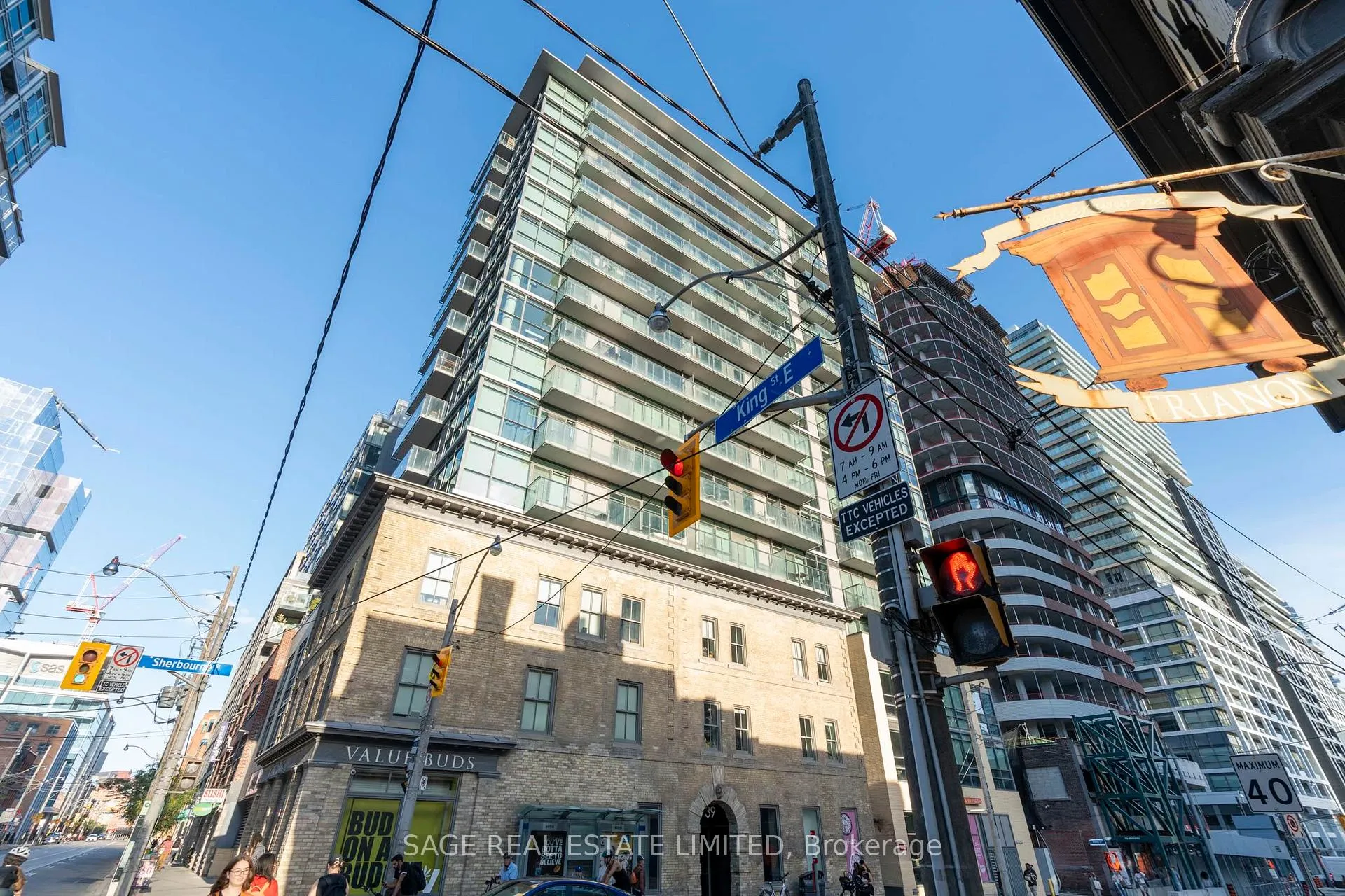 Front of Unit 903, 39 Sherbourne Street