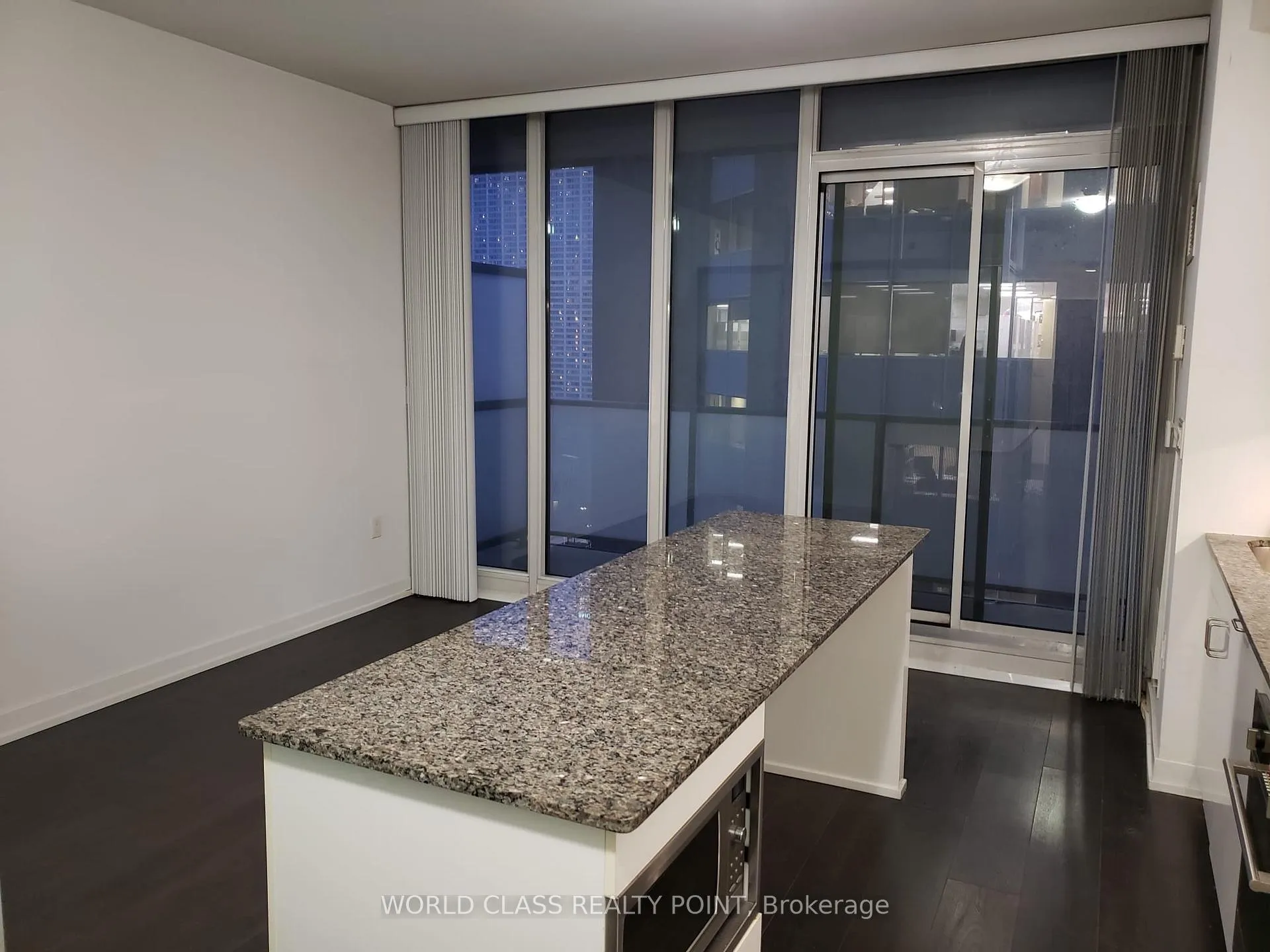 Photo 9 of Unit 1506, 426 University Avenue, Toronto, University — HOMEH