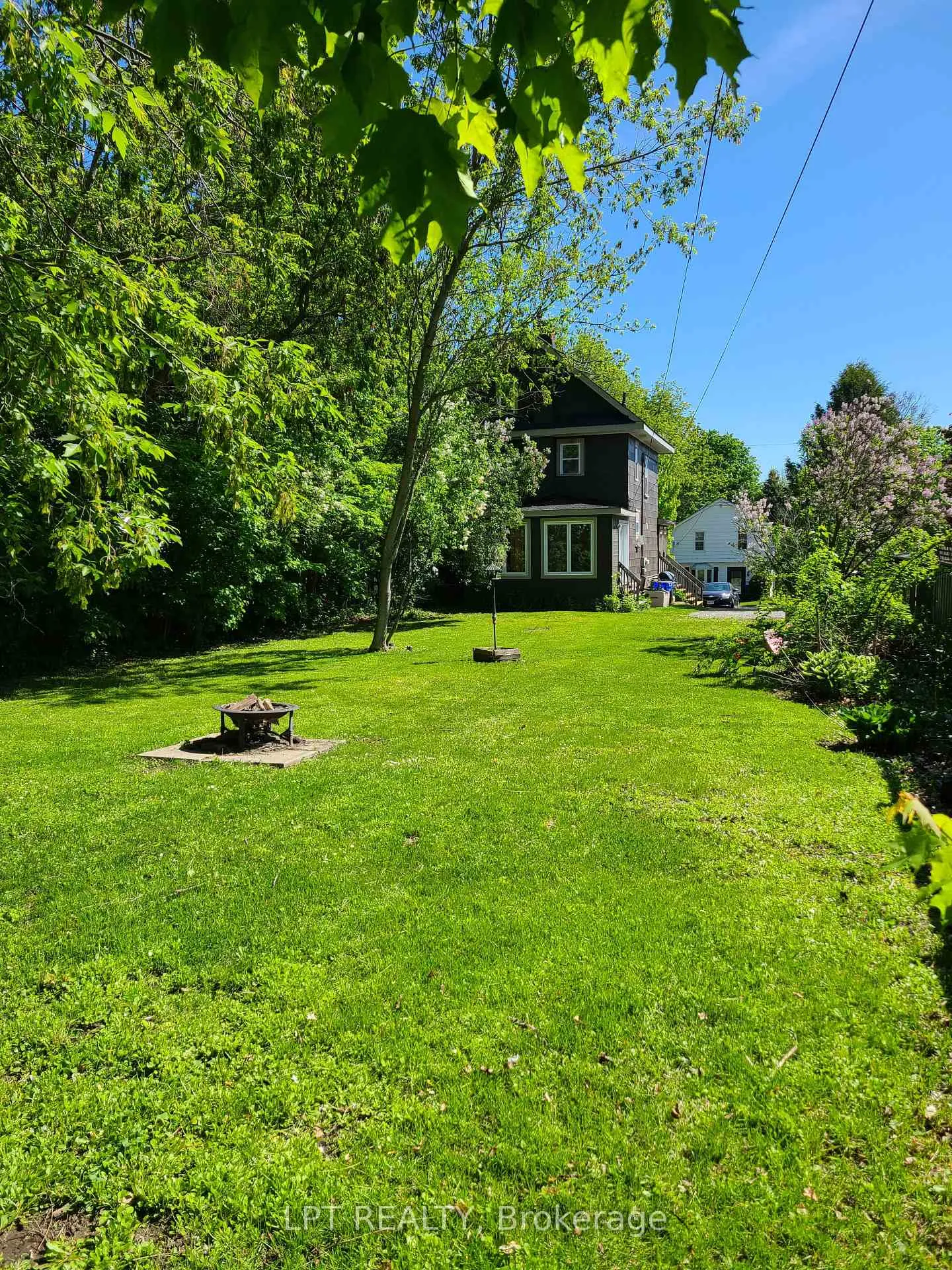 Photo 2 of 436 Queen Street, Midland — HOMEH