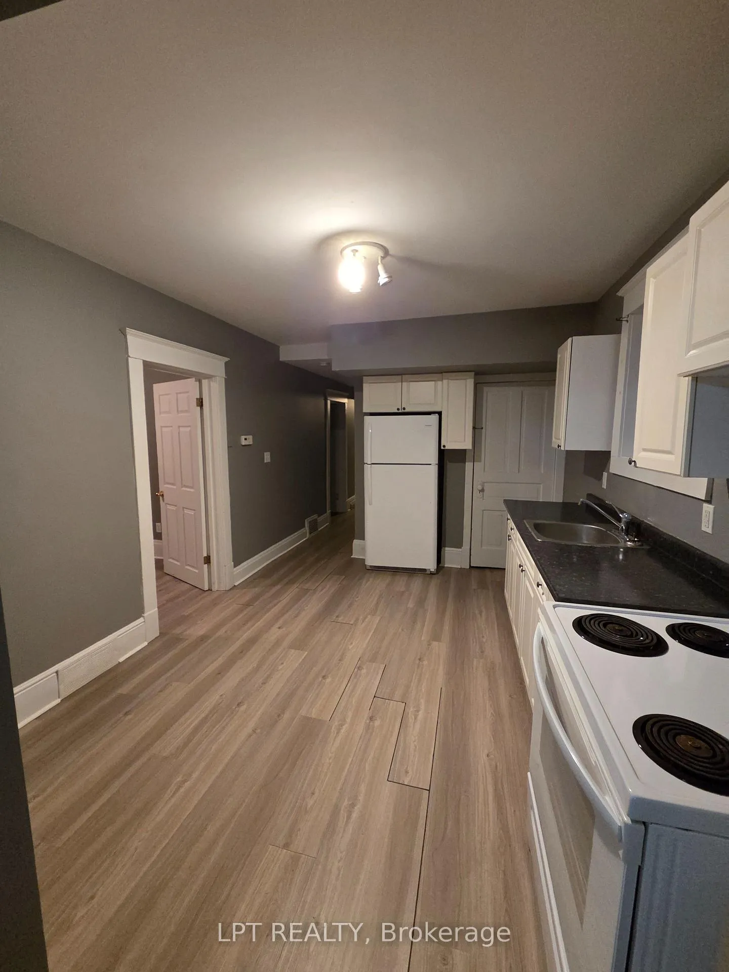Photo 4 of 436 Queen Street, Midland — HOMEH