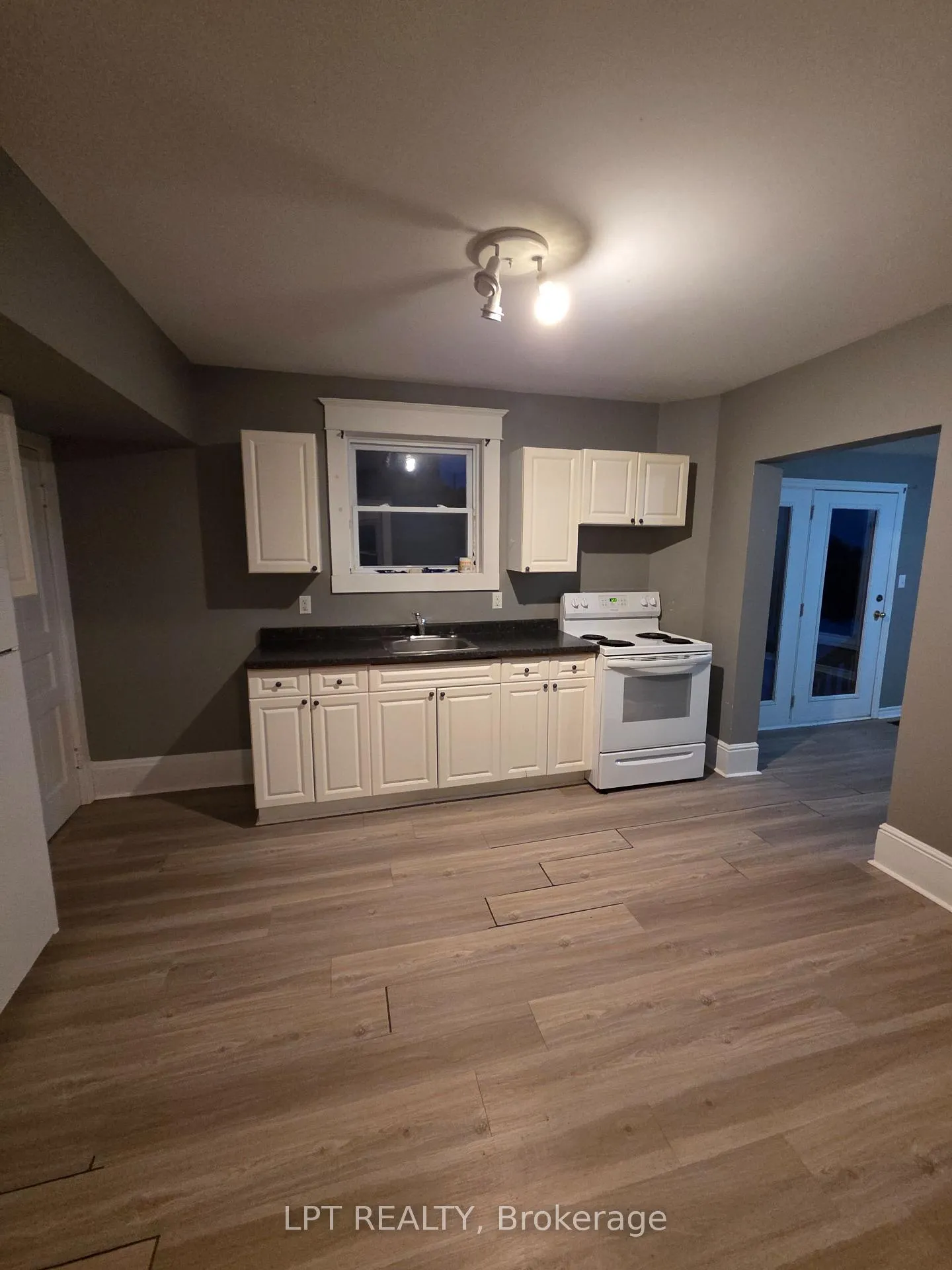 Photo 5 of 436 Queen Street, Midland — HOMEH