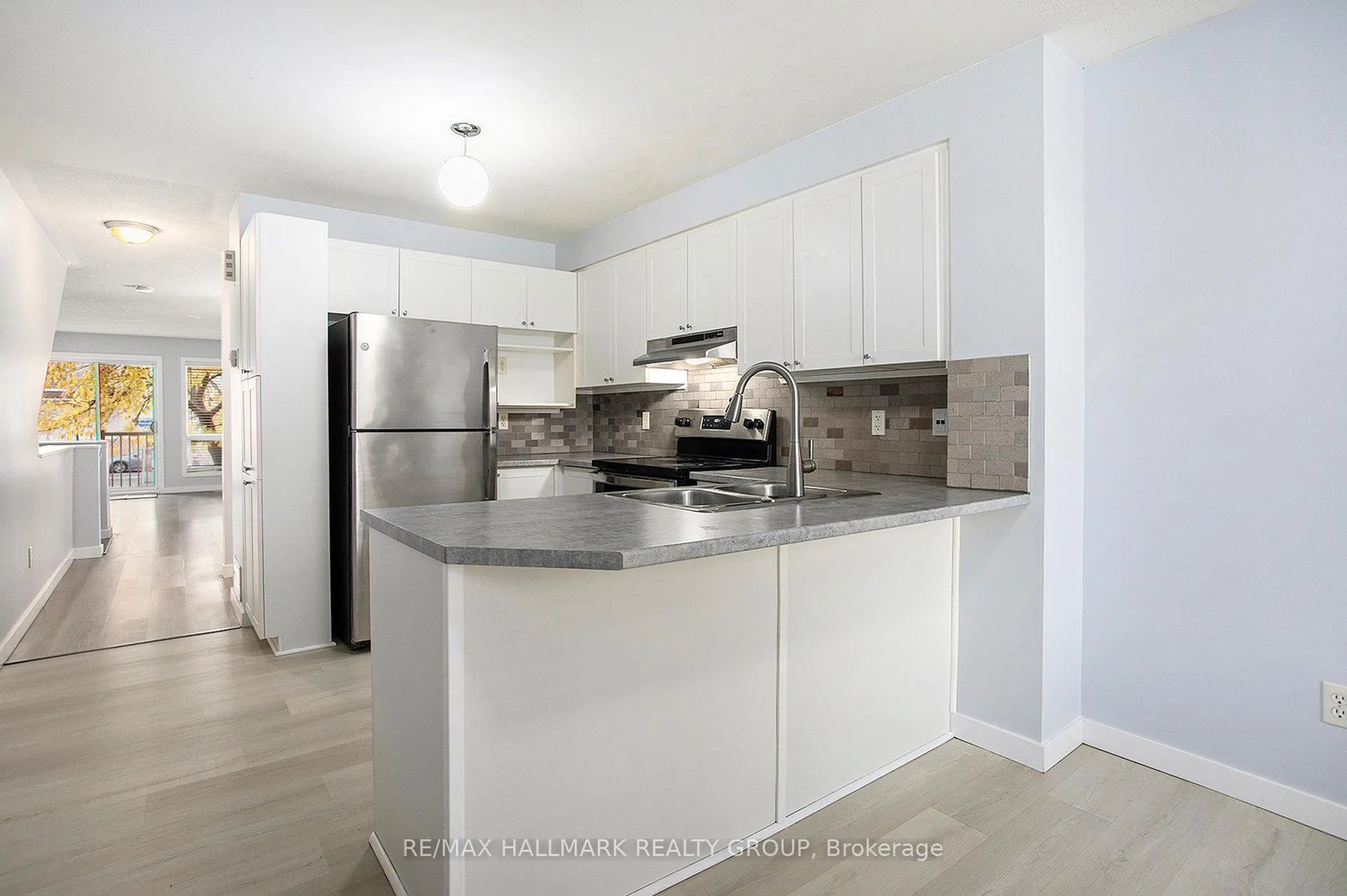Photo 2 of 281 Aquaview Drive, Ottawa, Avalon East — HOMEH