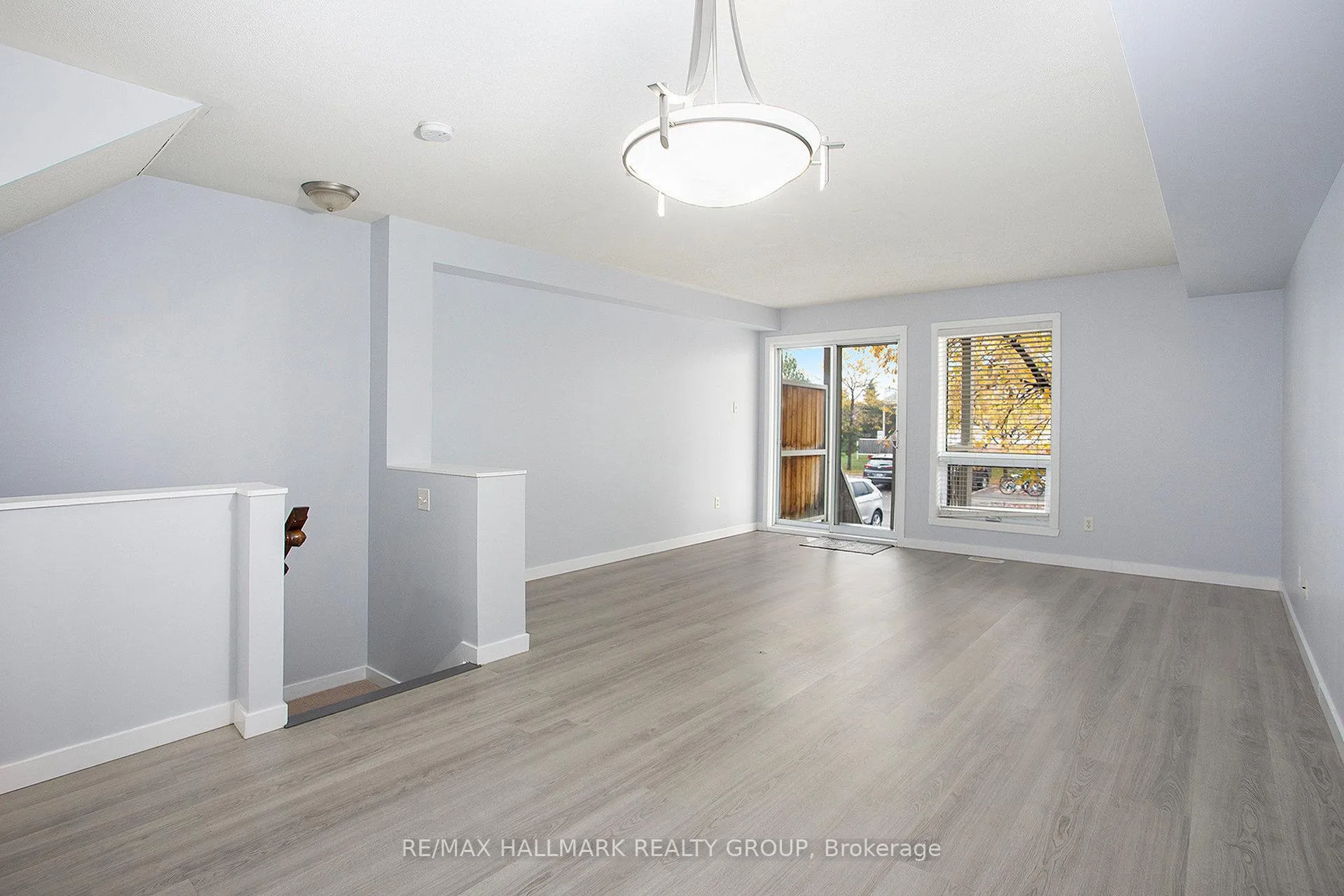 Photo 5 of 281 Aquaview Drive, Ottawa, Avalon East — HOMEH