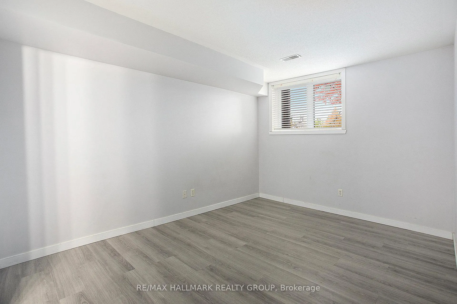 Photo 10 of 281 Aquaview Drive, Ottawa, Avalon East — HOMEH
