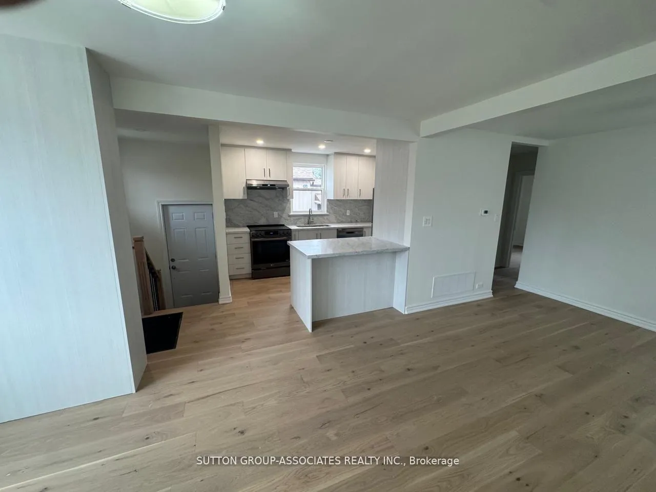 Photo 5 of 121 Yardley Avenue, Toronto, O'Connor-Parkview — HOMEH