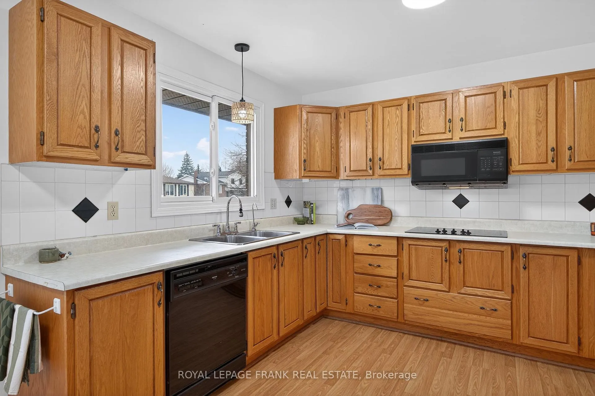 Photo 9 of 2260 Kawartha Hts Boulevard, Peterborough, Monaghan Ward 2 — HOMEH