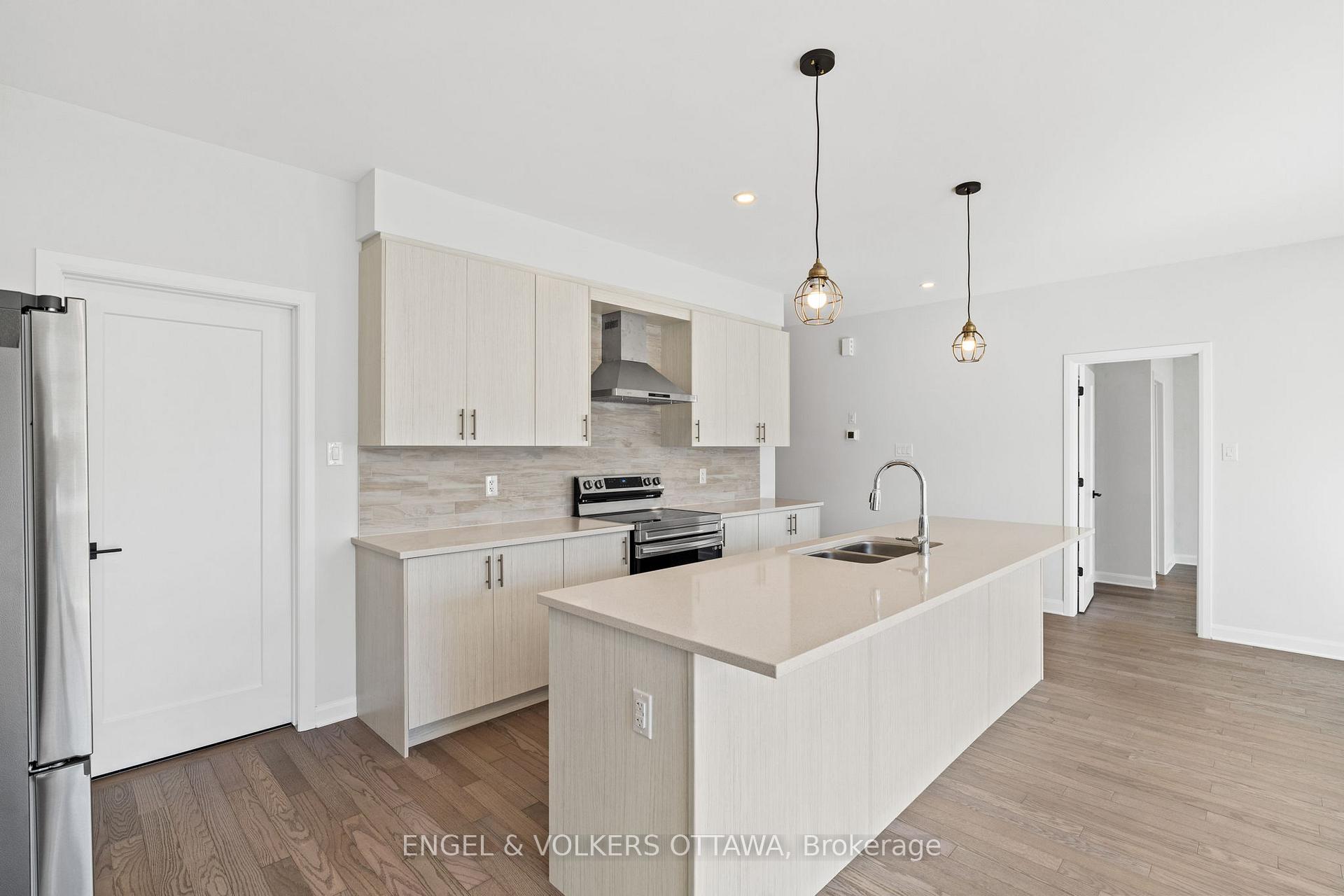 Photo 23 of 808 Companion Crescent, Ottawa, Mahogany Community — HOMEH