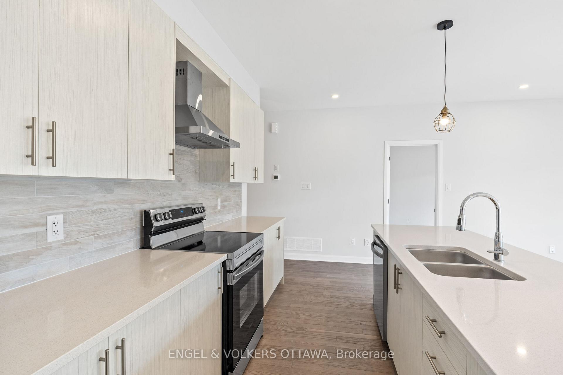 Photo 24 of 808 Companion Crescent, Ottawa, Mahogany Community — HOMEH