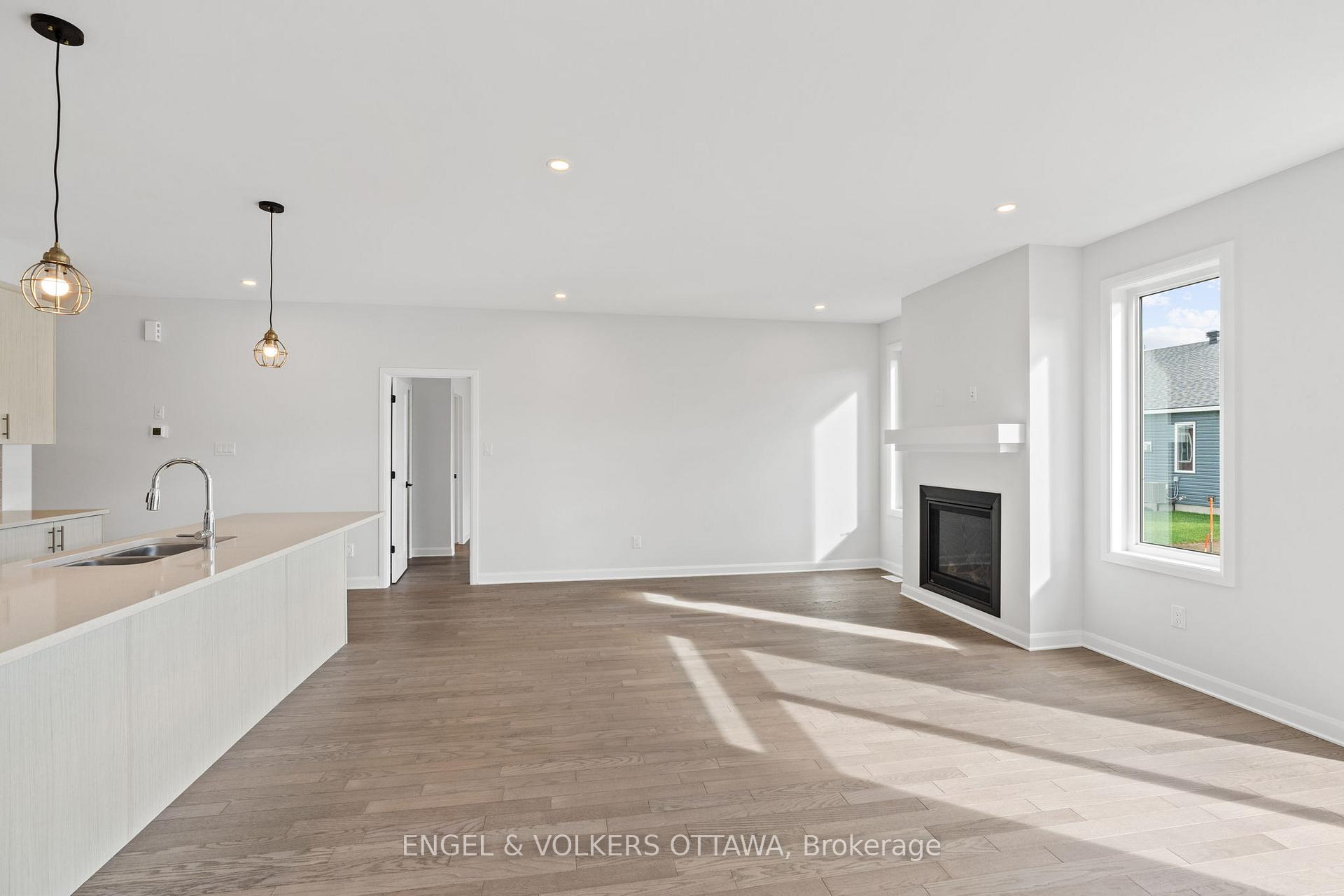Photo 25 of 808 Companion Crescent, Ottawa, Mahogany Community — HOMEH