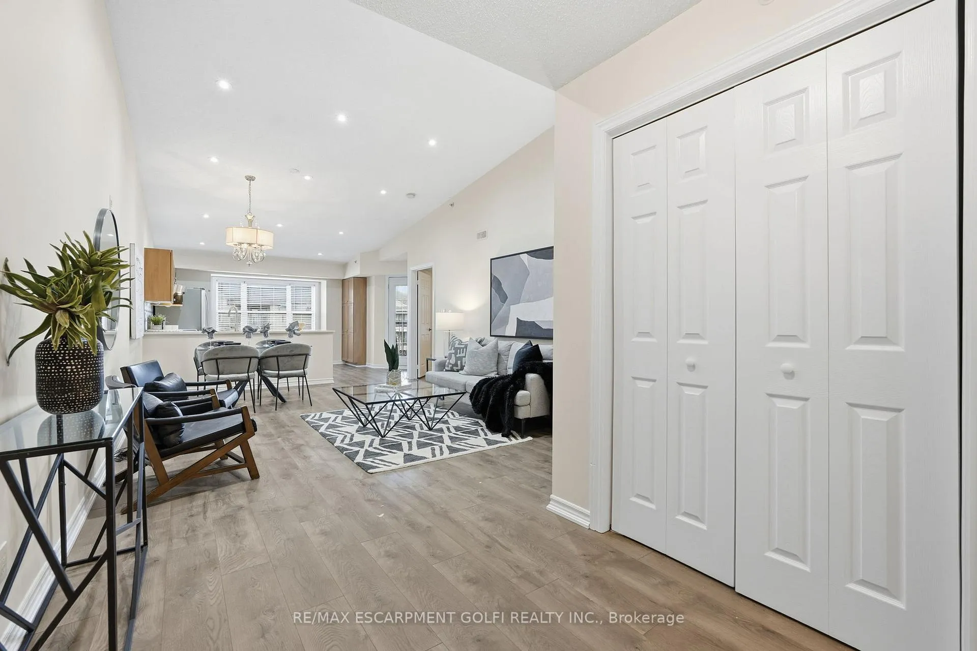 Photo 3 of Unit 411, 2035 Appleby Line, Burlington, Uptown — HOMEH