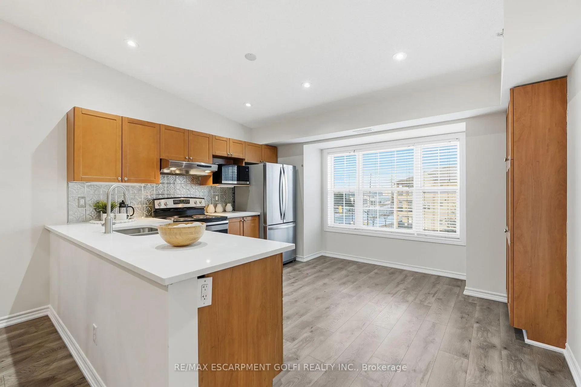 Photo 8 of Unit 411, 2035 Appleby Line, Burlington, Uptown — HOMEH