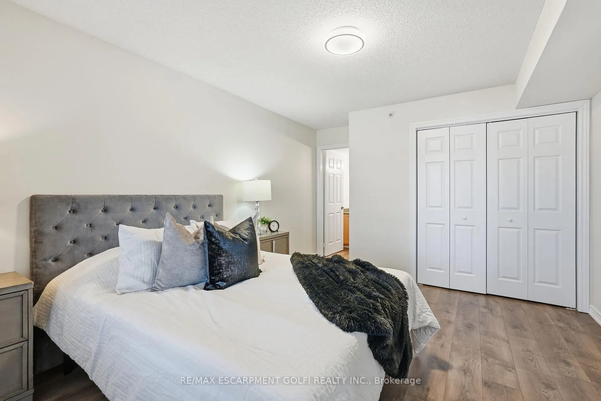 Photo 10 of Unit 411, 2035 Appleby Line, Burlington, Uptown — HOMEH