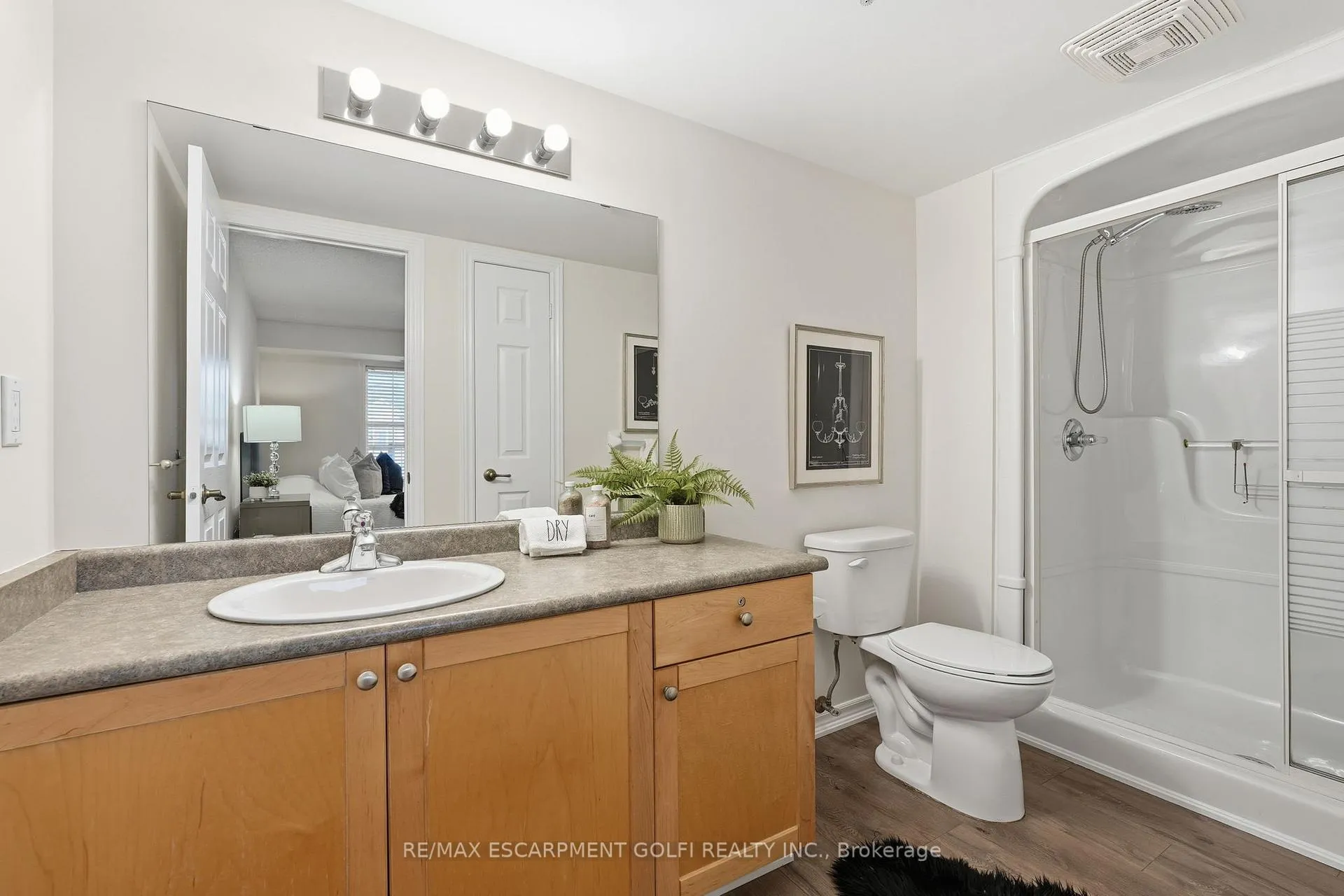 Photo 12 of Unit 411, 2035 Appleby Line, Burlington, Uptown — HOMEH