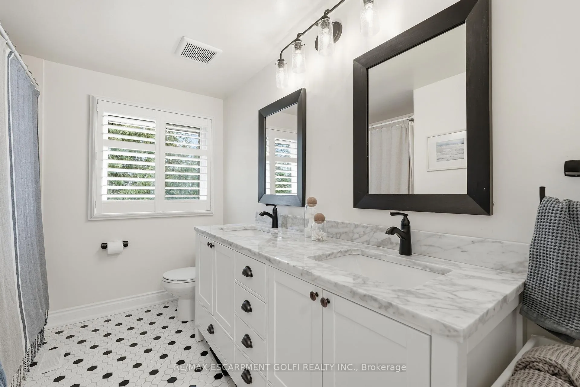 Photo 10 of 227 Walden Drive, Burlington, Roseland — HOMEH