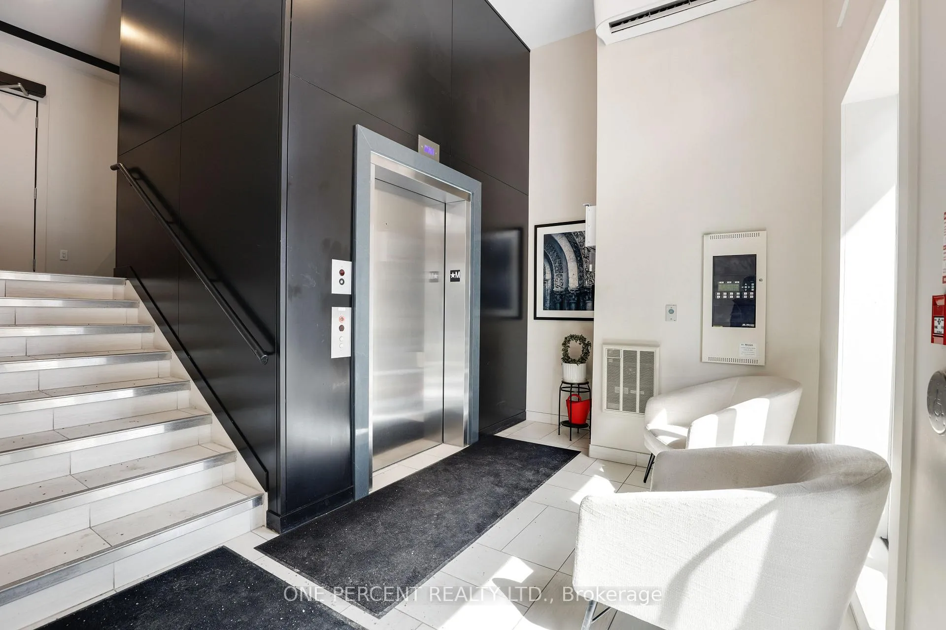 Photo 5 of Unit 15, 100 Cortile Private, Ottawa, Riverside South/Gloucester Glen — HOMEH