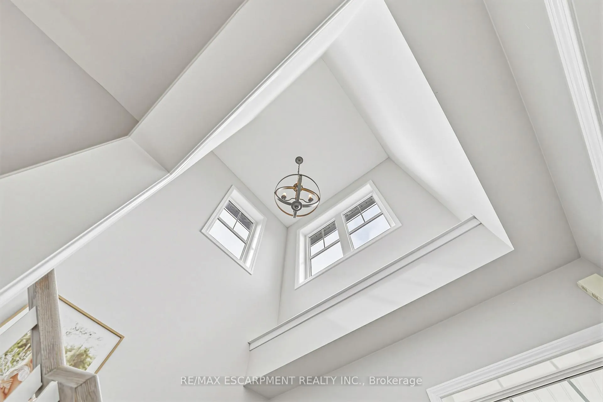 Photo 6 of 24 Stillwater Crescent, Hamilton, Waterdown — HOMEH
