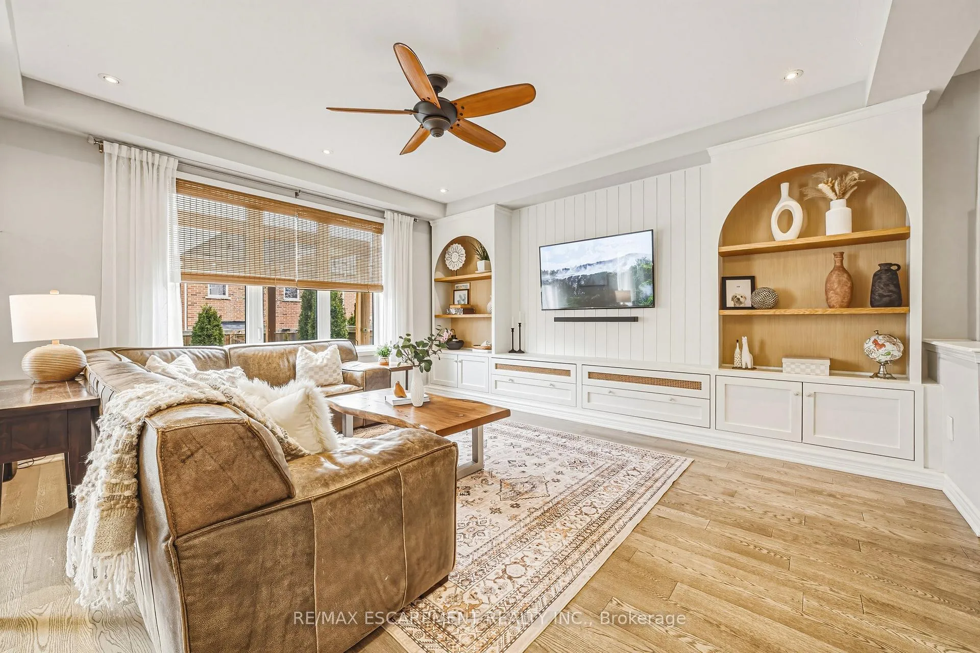 Photo 7 of 24 Stillwater Crescent, Hamilton, Waterdown — HOMEH