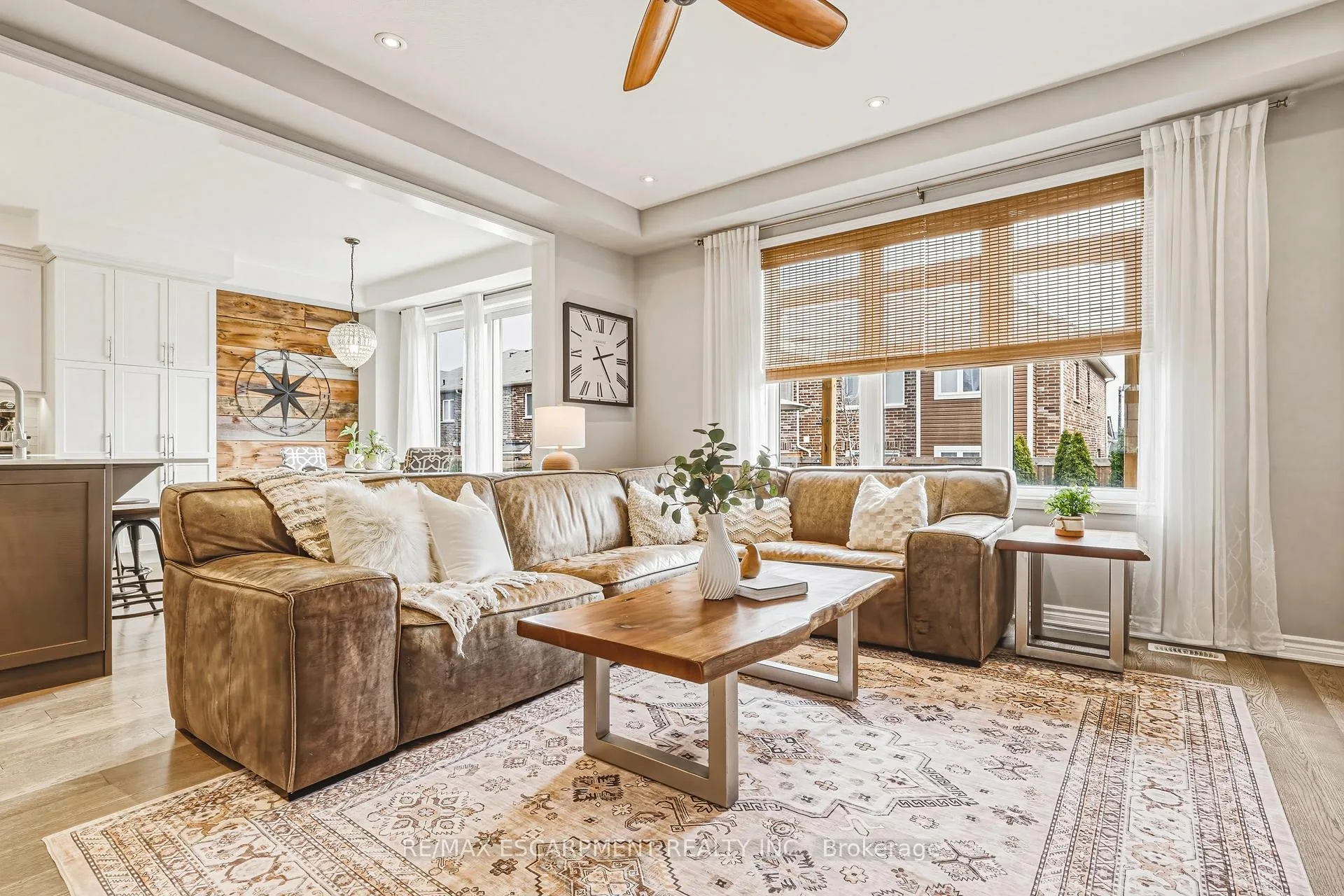 Photo 8 of 24 Stillwater Crescent, Hamilton, Waterdown — HOMEH
