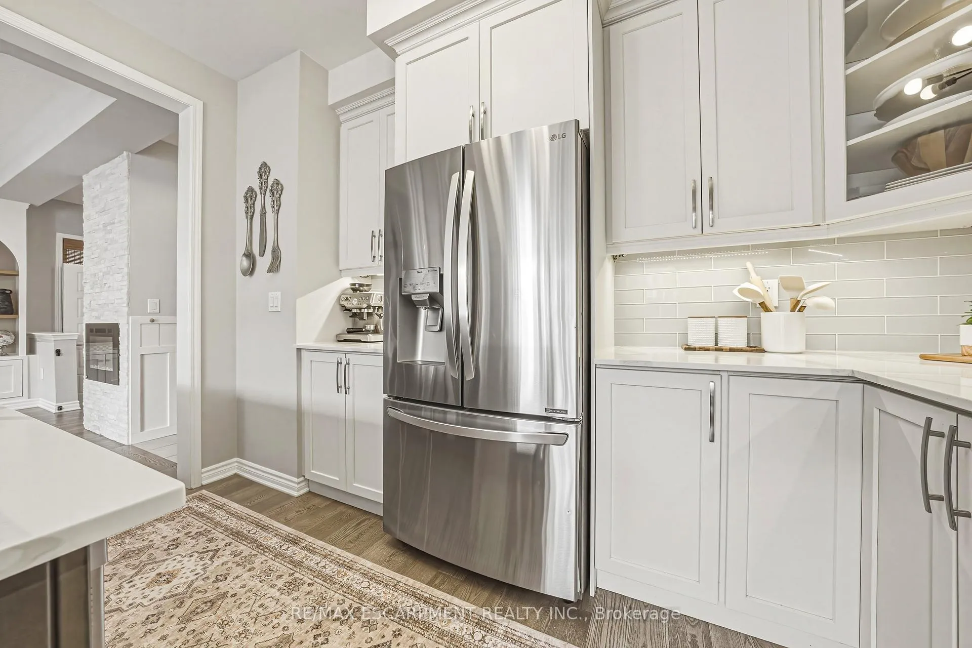 Photo 14 of 24 Stillwater Crescent, Hamilton, Waterdown — HOMEH