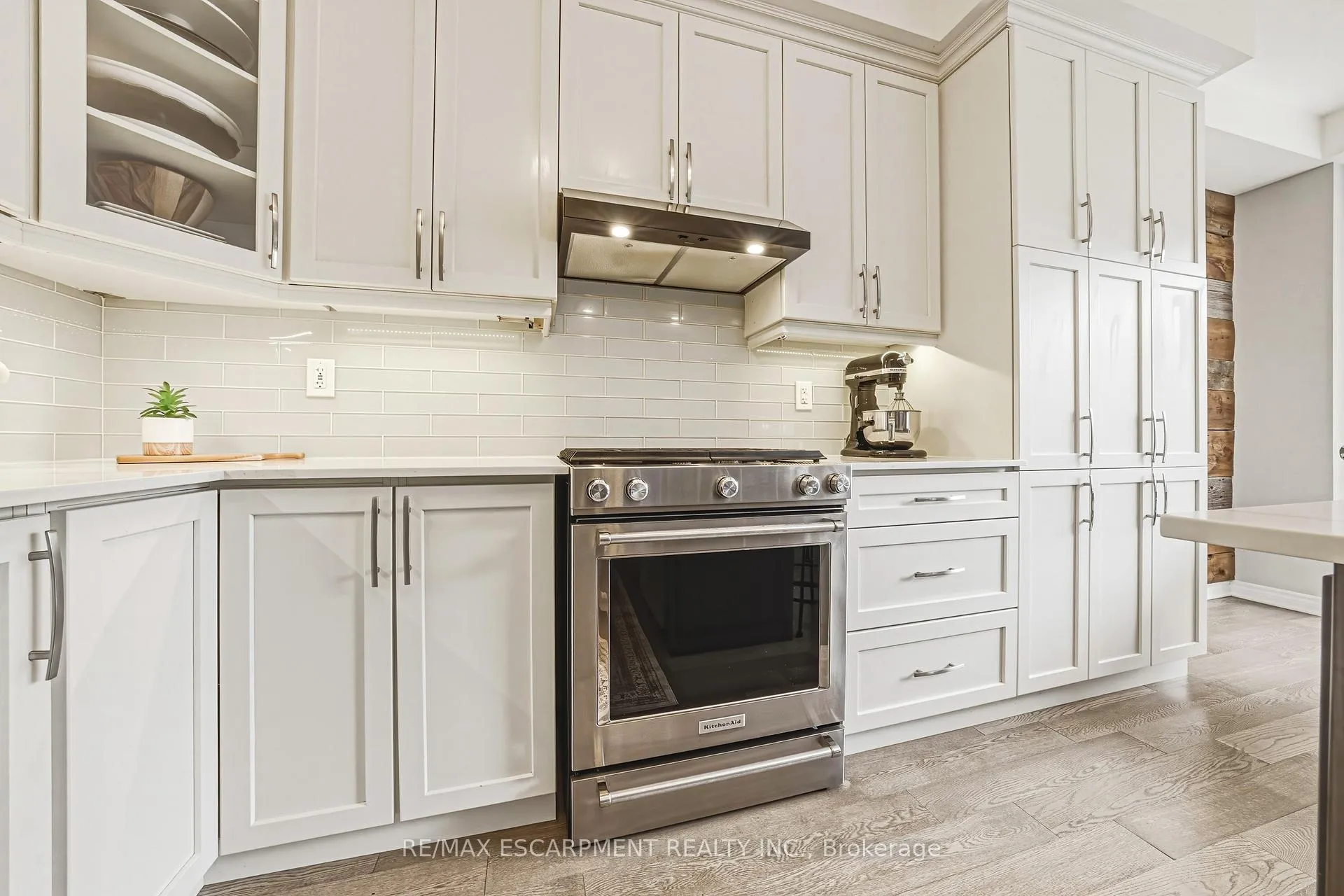 Photo 15 of 24 Stillwater Crescent, Hamilton, Waterdown — HOMEH
