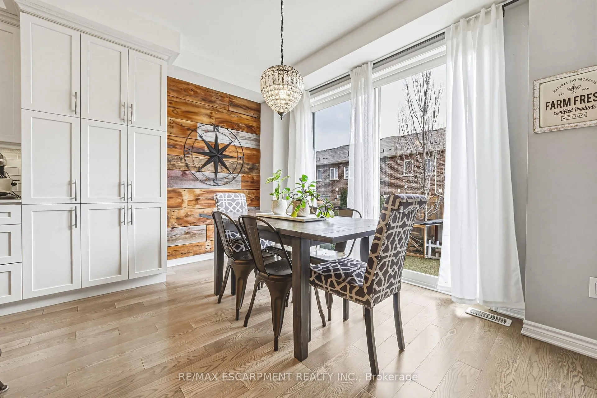 Photo 16 of 24 Stillwater Crescent, Hamilton, Waterdown — HOMEH