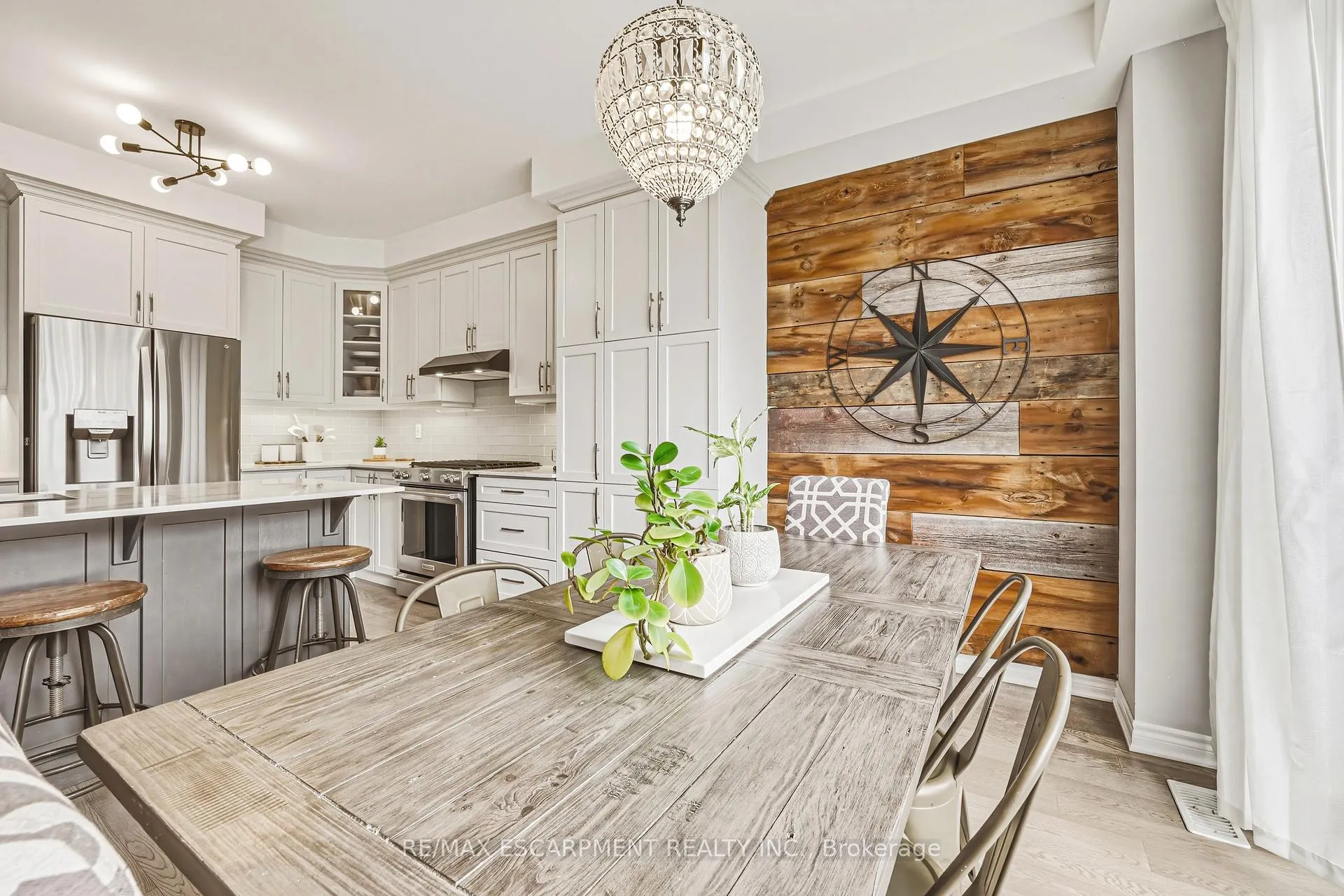 Photo 17 of 24 Stillwater Crescent, Hamilton, Waterdown — HOMEH