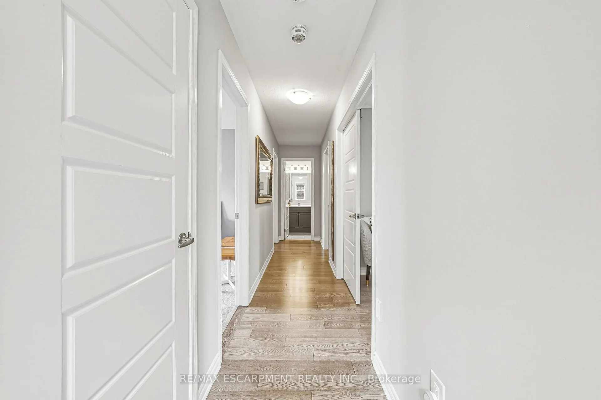 Photo 19 of 24 Stillwater Crescent, Hamilton, Waterdown — HOMEH