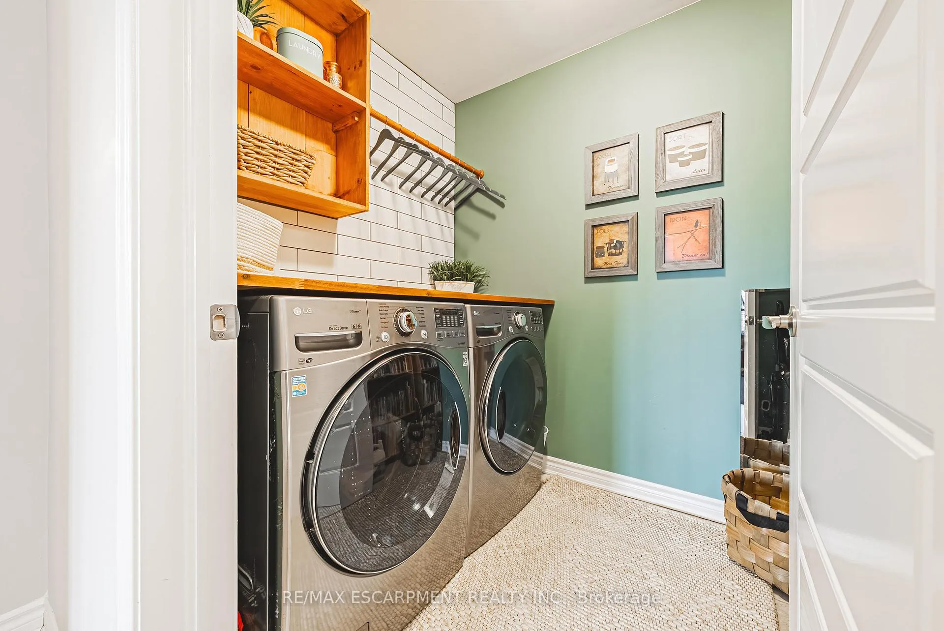 Photo 26 of 24 Stillwater Crescent, Hamilton, Waterdown — HOMEH
