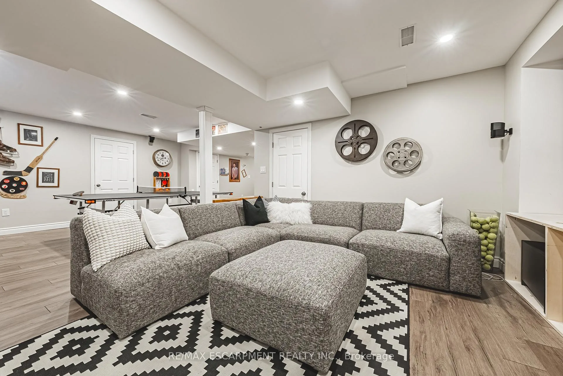 Photo 32 of 24 Stillwater Crescent, Hamilton, Waterdown — HOMEH