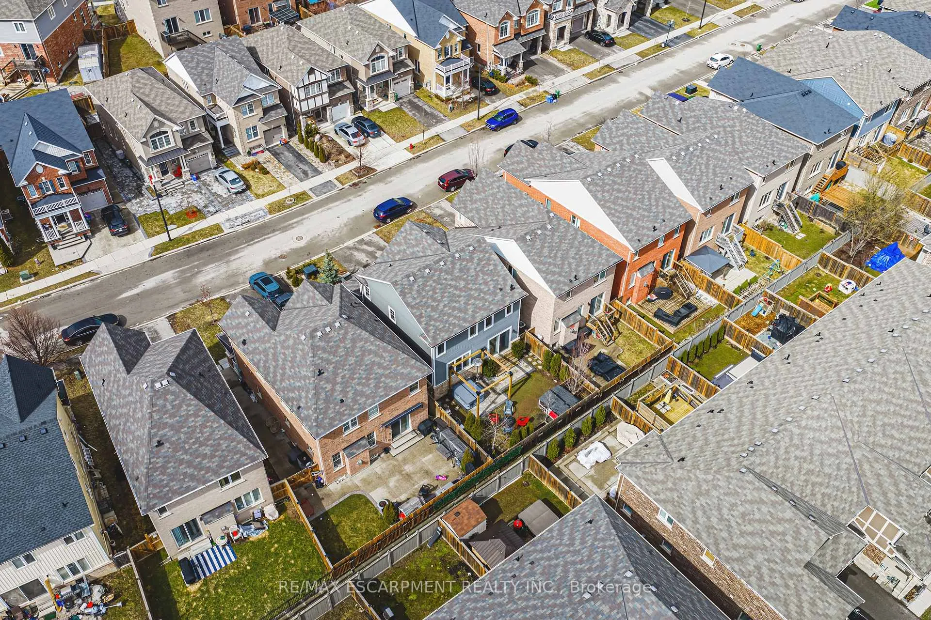 Photo 33 of 24 Stillwater Crescent, Hamilton, Waterdown — HOMEH
