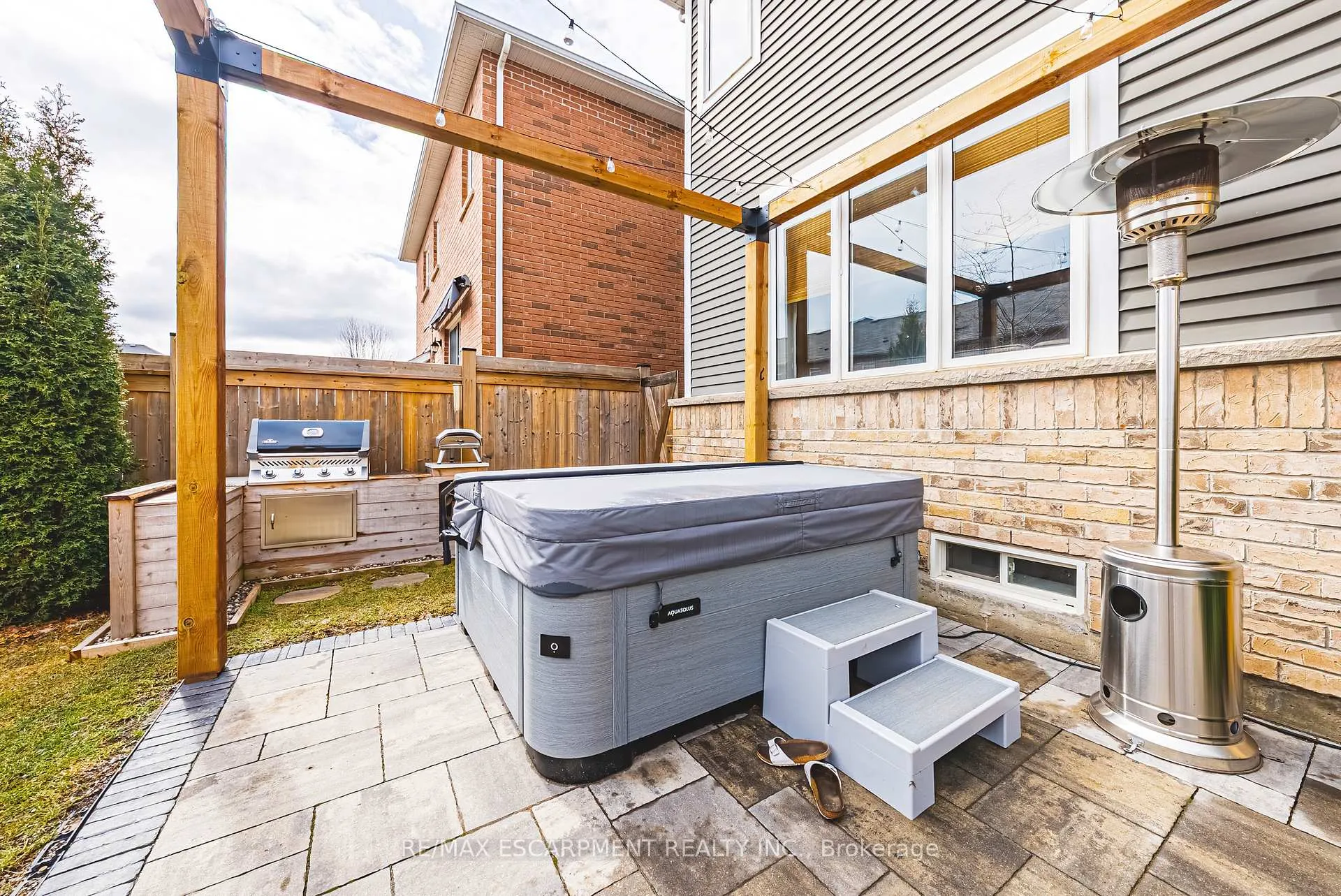 Photo 34 of 24 Stillwater Crescent, Hamilton, Waterdown — HOMEH