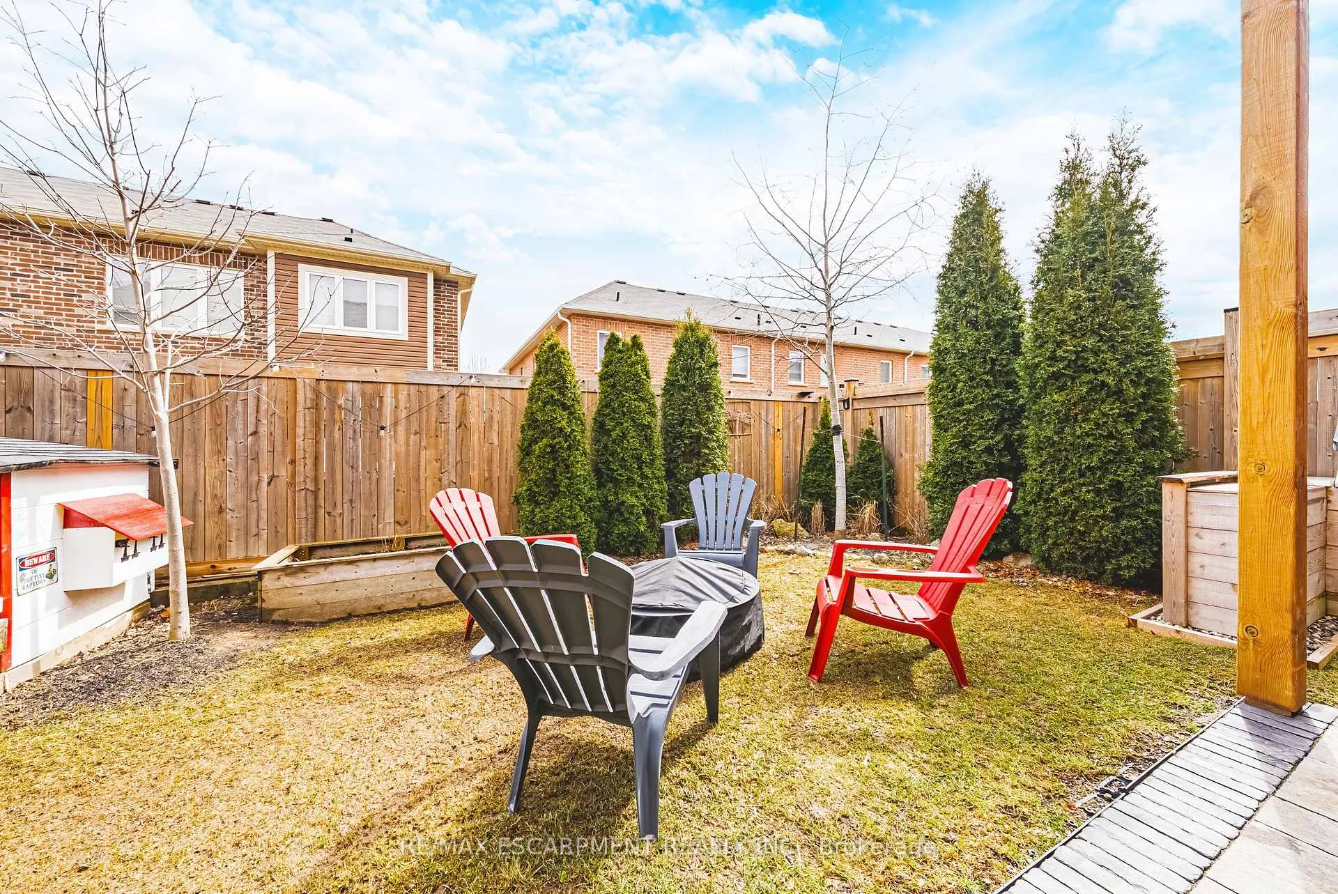 Photo 35 of 24 Stillwater Crescent, Hamilton, Waterdown — HOMEH