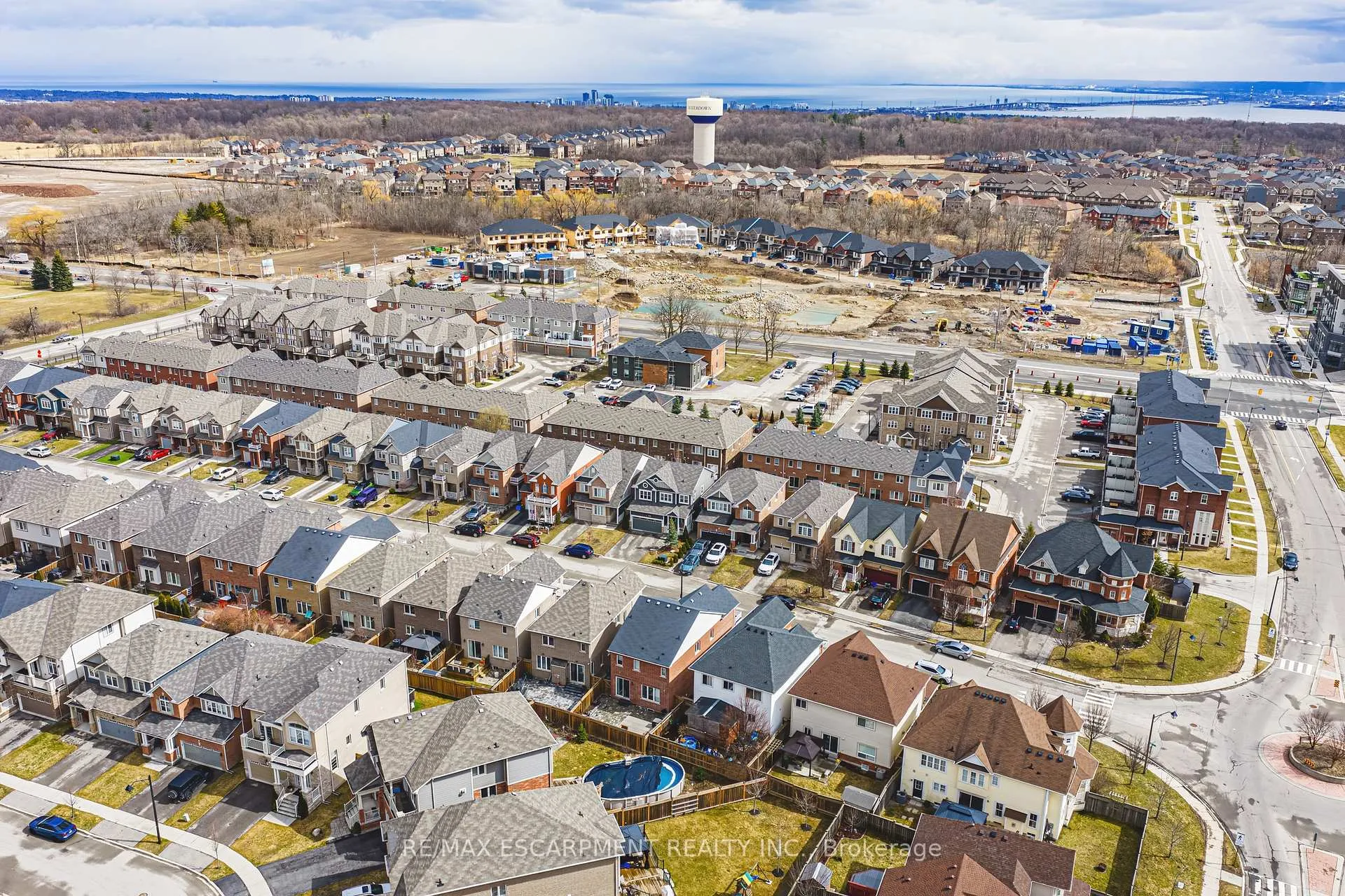 Photo 39 of 24 Stillwater Crescent, Hamilton, Waterdown — HOMEH