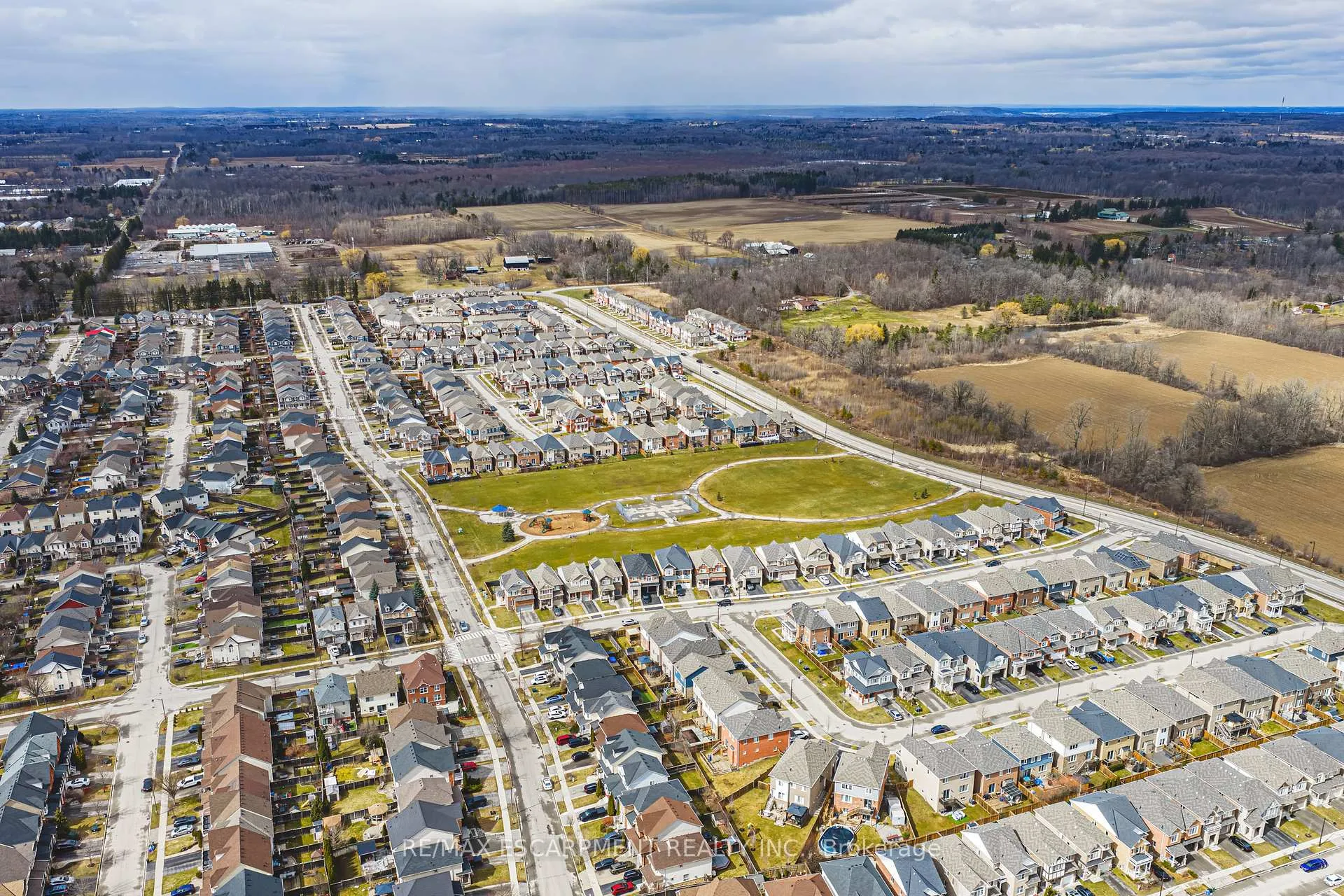 Photo 41 of 24 Stillwater Crescent, Hamilton, Waterdown — HOMEH